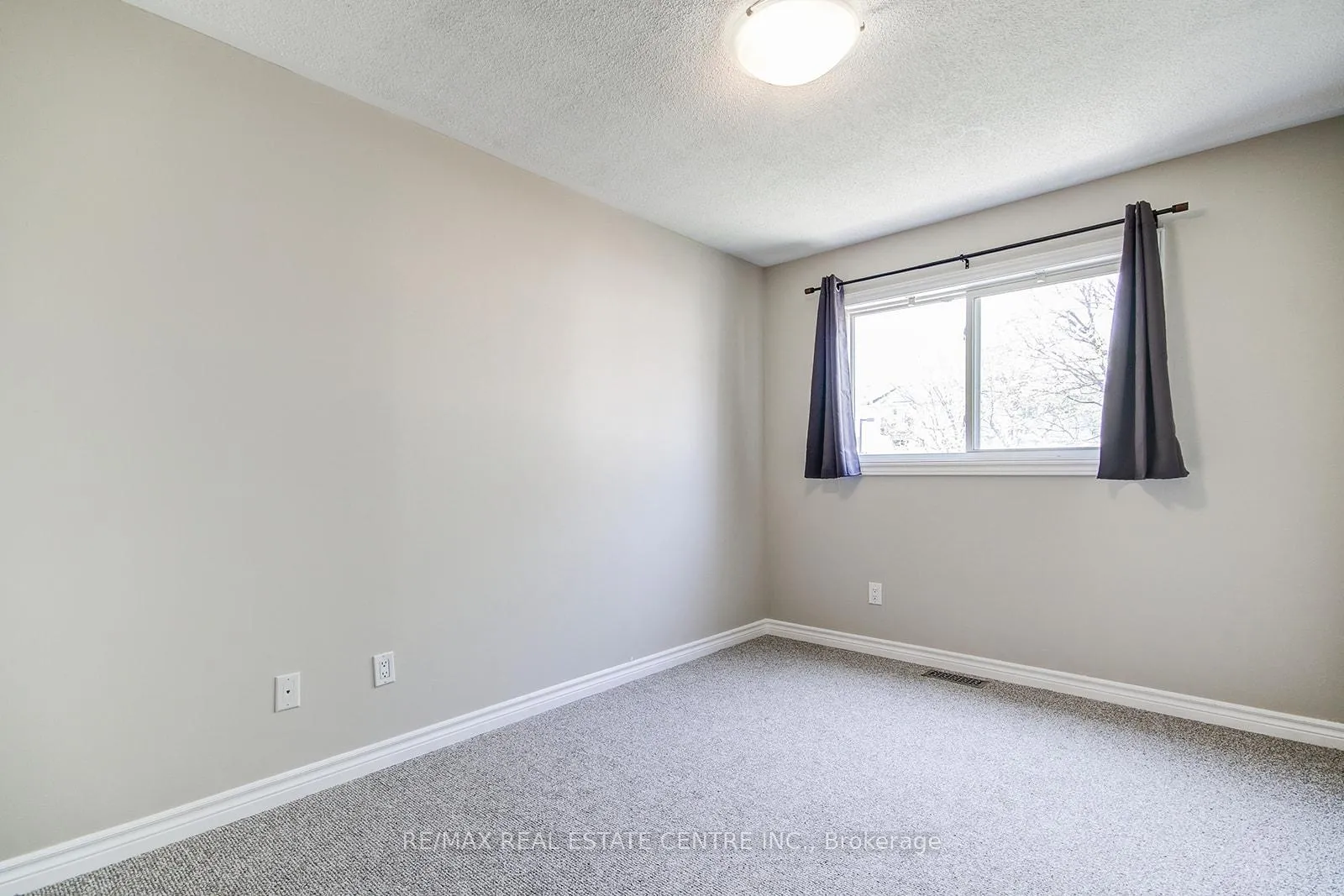 Photo 13 of 49 Wylie Circle E, Halton Hills, Georgetown — HOMEH