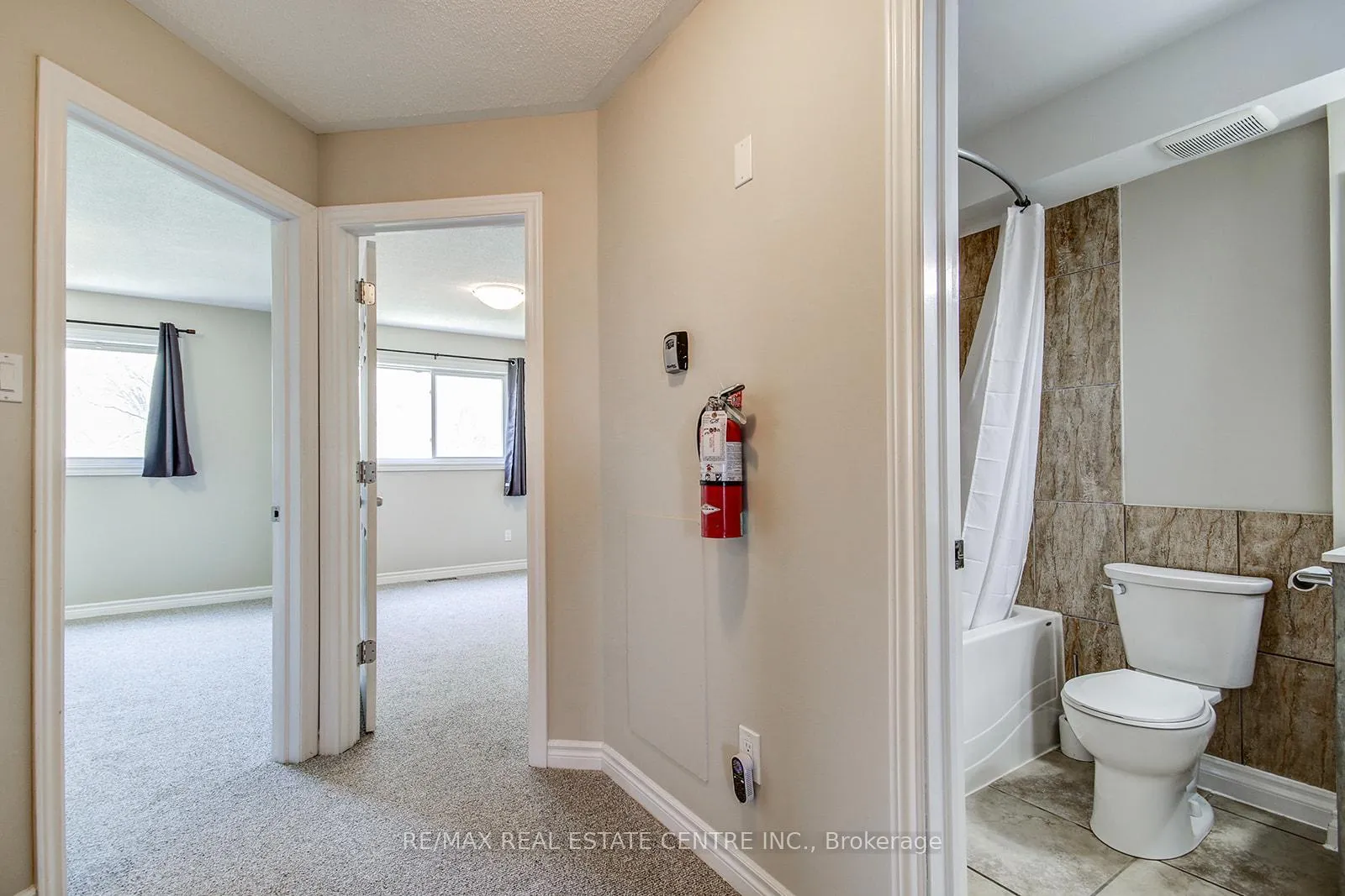 Photo 15 of 49 Wylie Circle E, Halton Hills, Georgetown — HOMEH