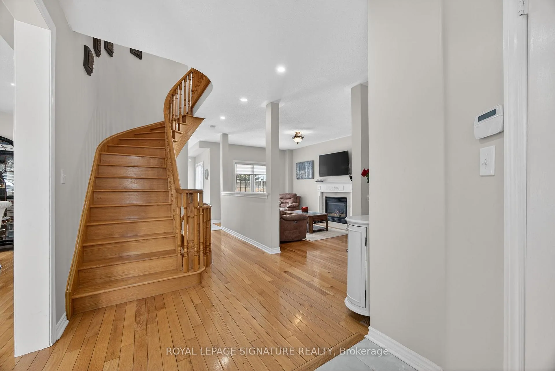 Photo 5 of 67 Penvill Trail, Barrie, Ardagh — HOMEH