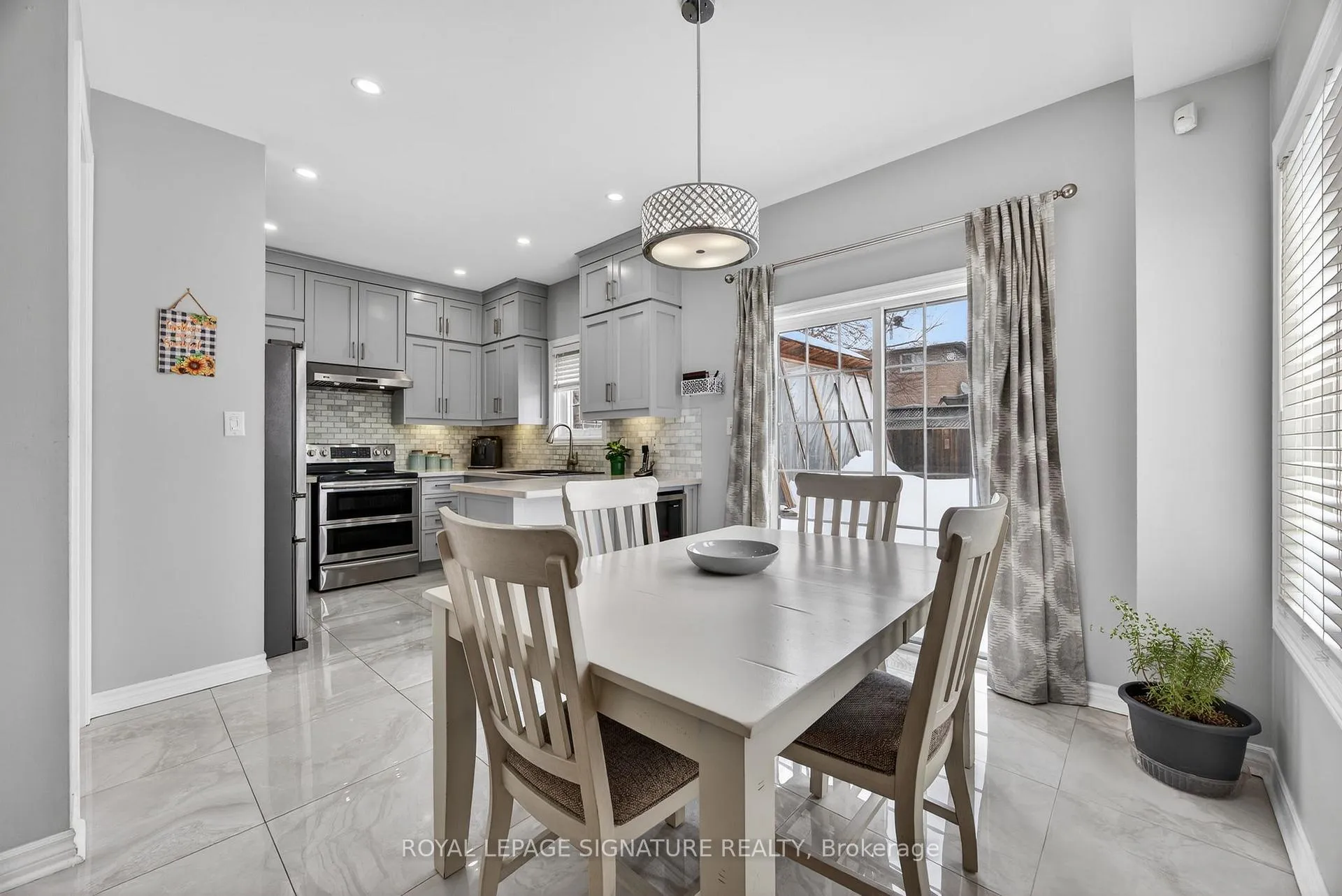 Photo 10 of 67 Penvill Trail, Barrie, Ardagh — HOMEH