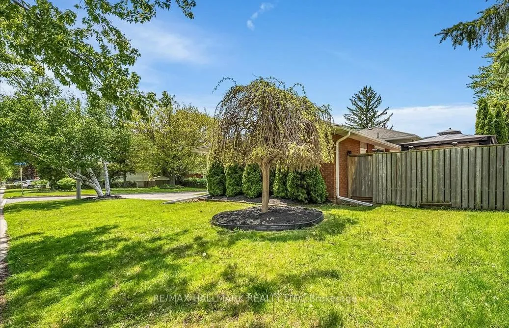 Photo 4 of 370 Dunlop Crescent, Burlington, Appleby — HOMEH