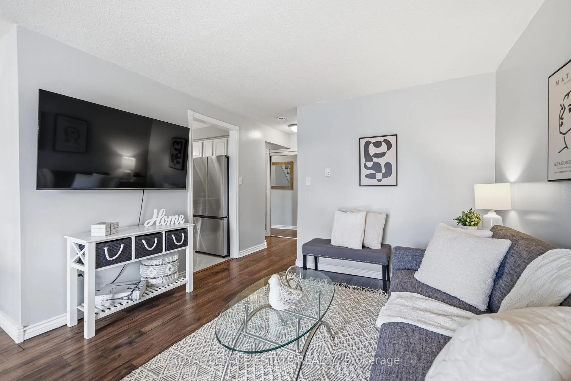 Photo 4 of 78 Turnberry Crescent, Clarington, Courtice — HOMEH