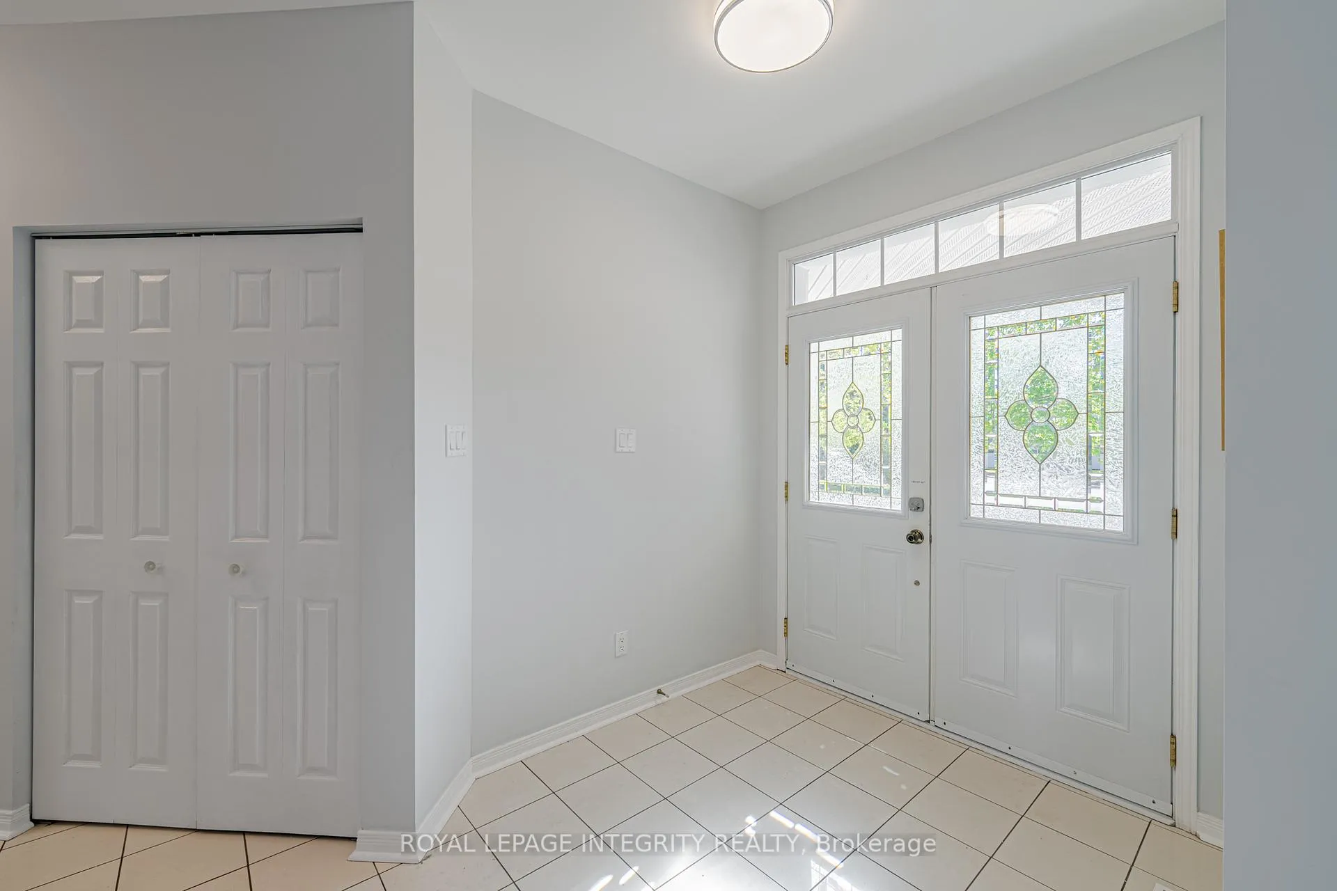 Photo 1 of 102 Whitestone Drive, Ottawa, Central Park — HOMEH