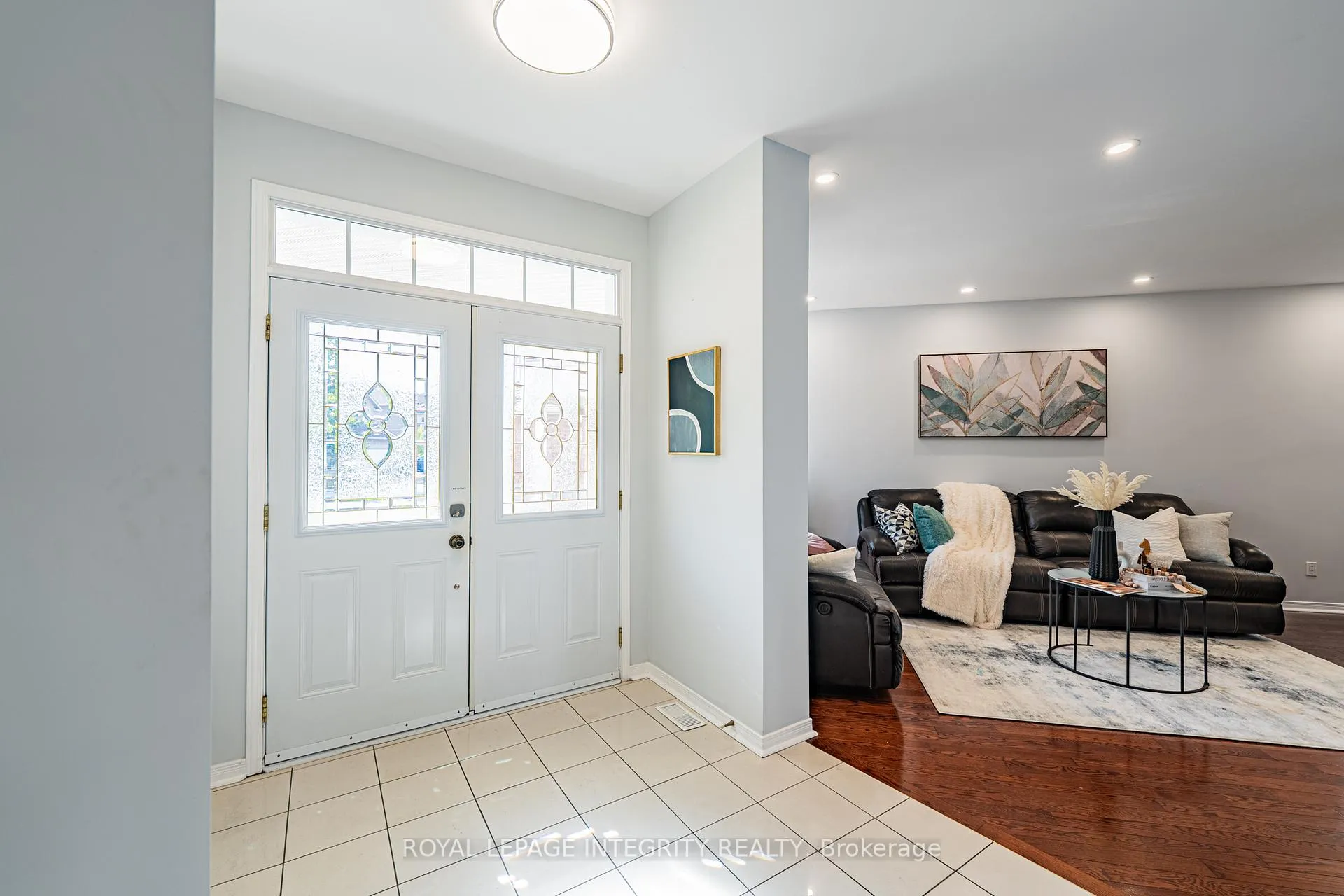 Photo 2 of 102 Whitestone Drive, Ottawa, Central Park — HOMEH