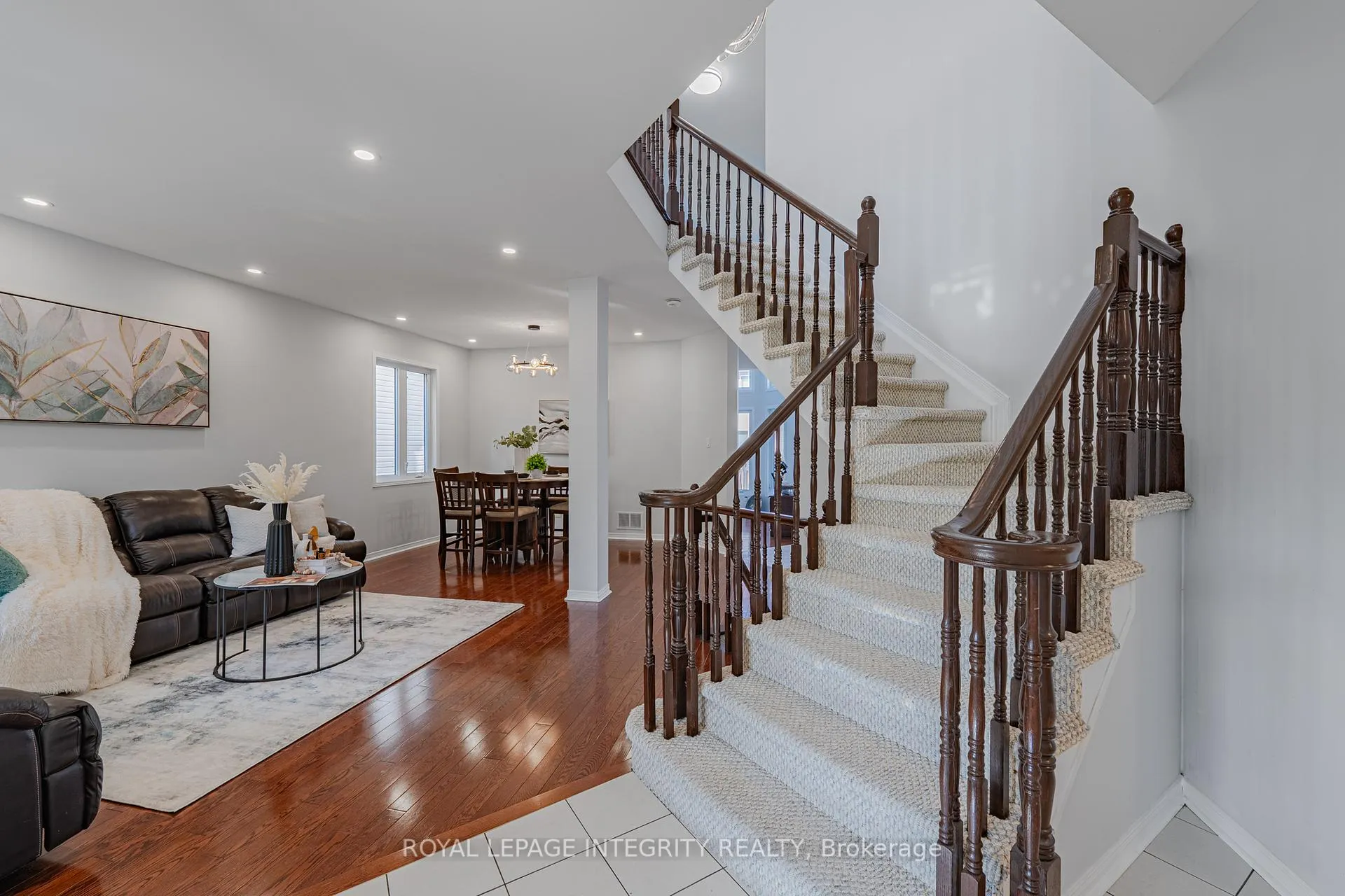 Photo 3 of 102 Whitestone Drive, Ottawa, Central Park — HOMEH