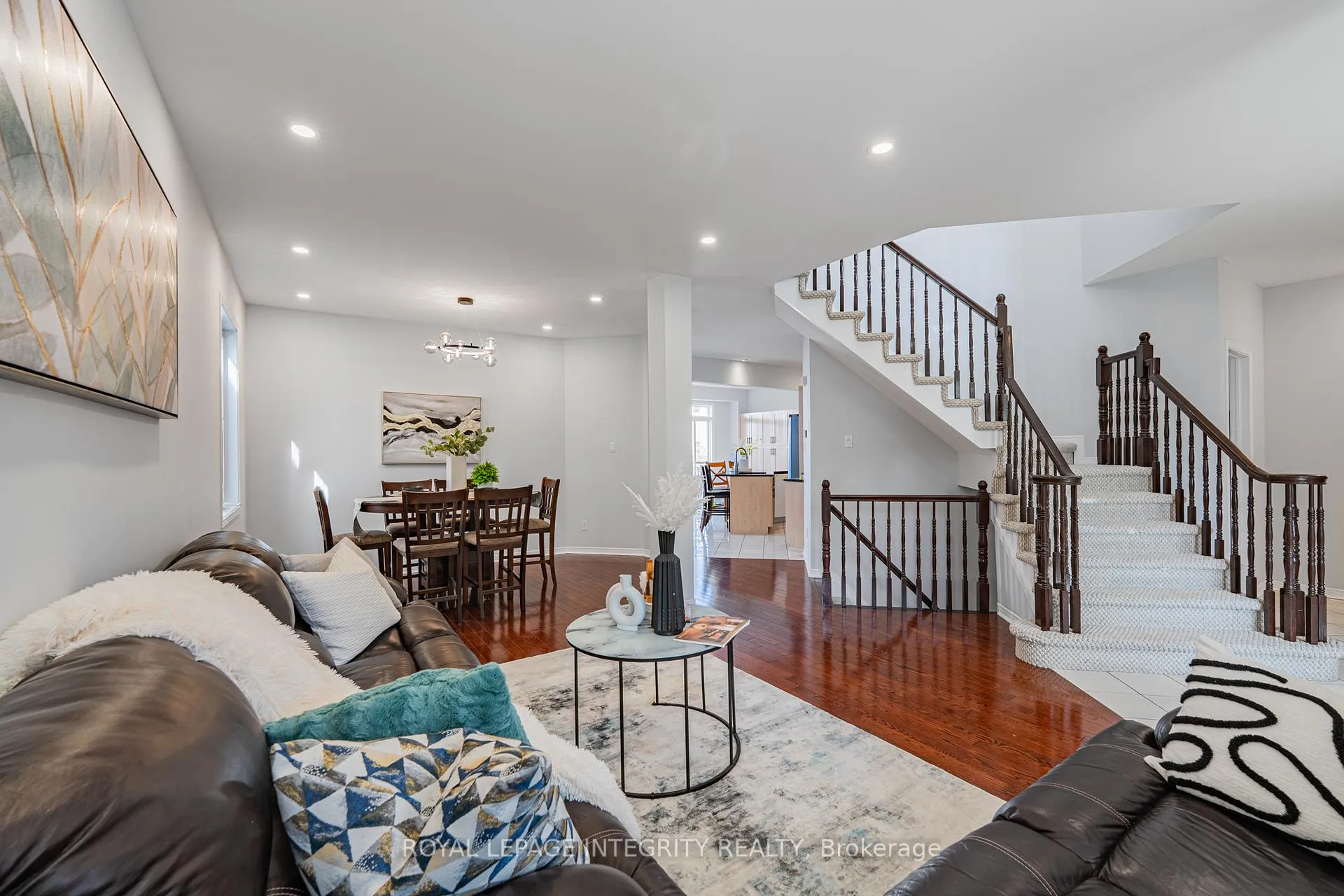 Photo 4 of 102 Whitestone Drive, Ottawa, Central Park — HOMEH