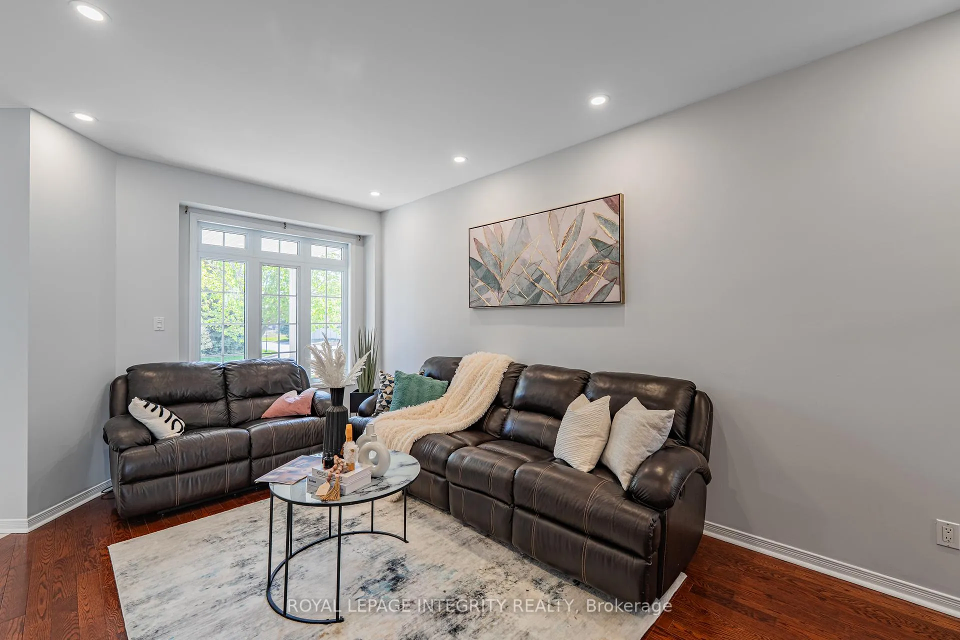 Photo 5 of 102 Whitestone Drive, Ottawa, Central Park — HOMEH