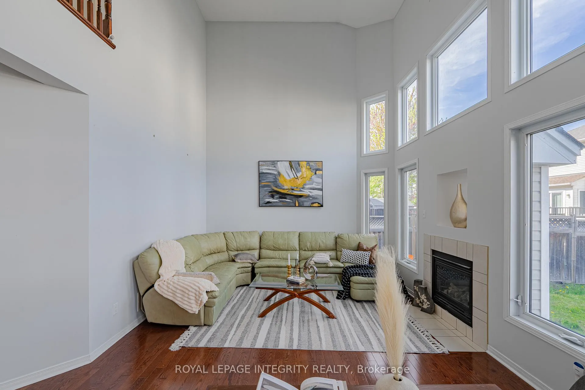 Photo 10 of 102 Whitestone Drive, Ottawa, Central Park — HOMEH