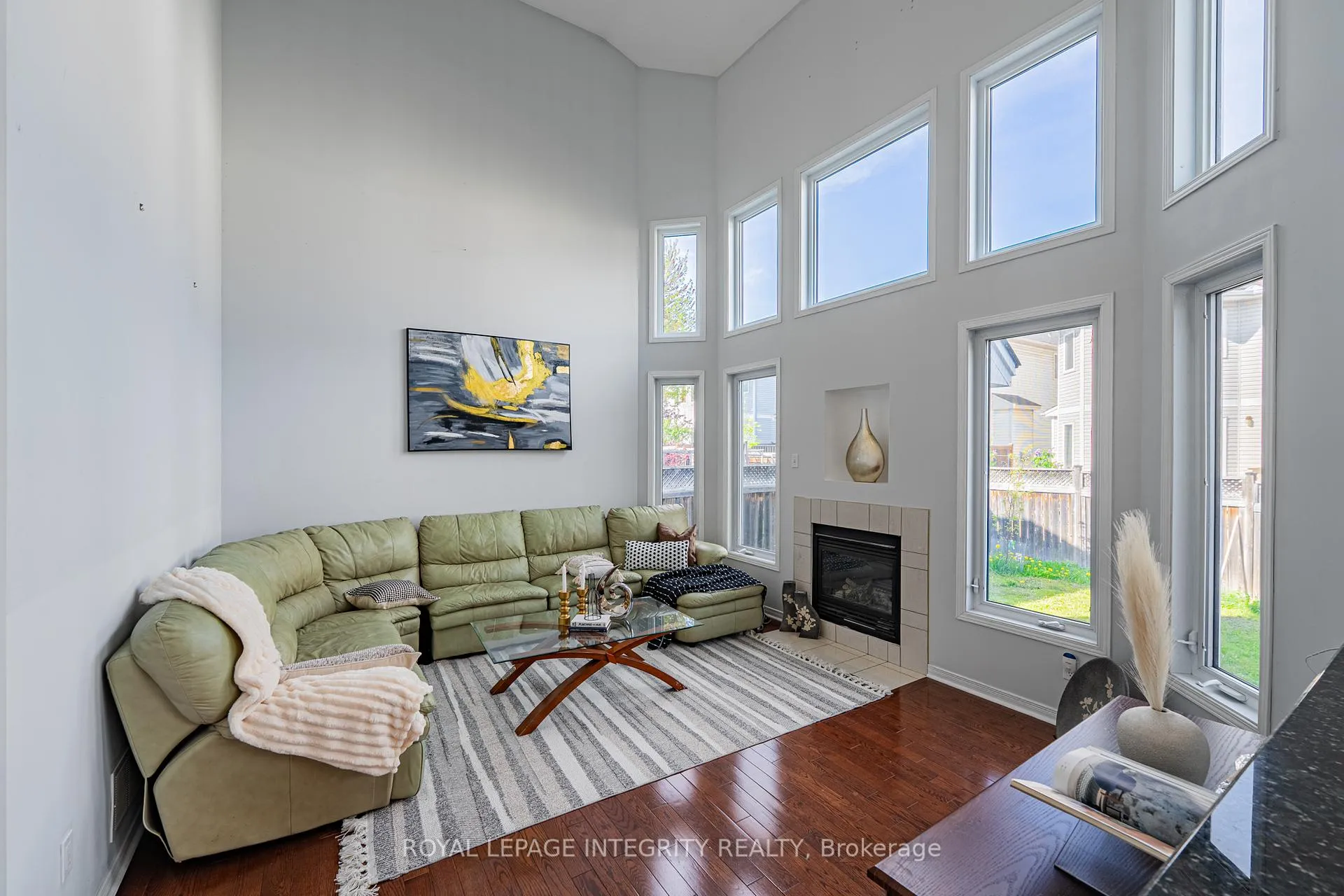 Photo 11 of 102 Whitestone Drive, Ottawa, Central Park — HOMEH