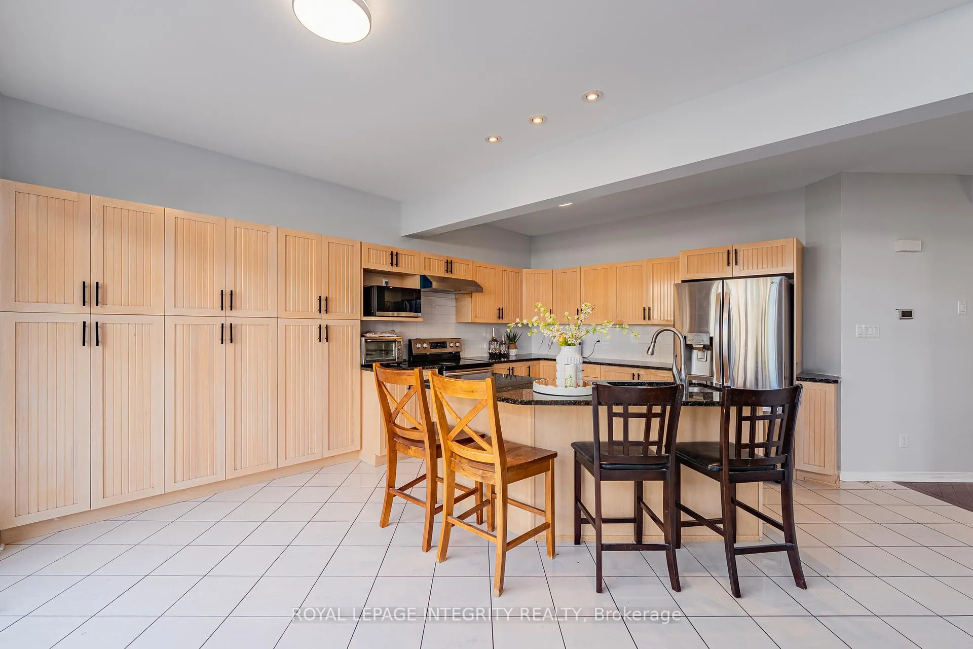 Photo 13 of 102 Whitestone Drive, Ottawa, Central Park — HOMEH