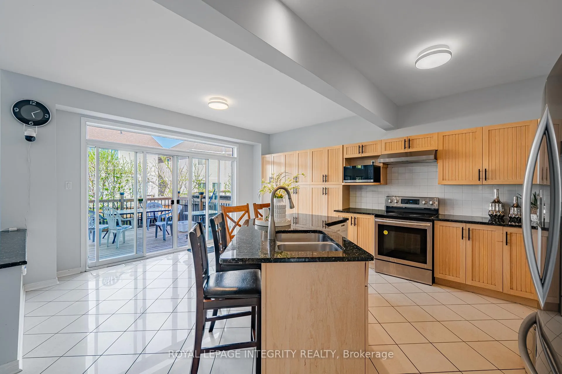 Photo 14 of 102 Whitestone Drive, Ottawa, Central Park — HOMEH