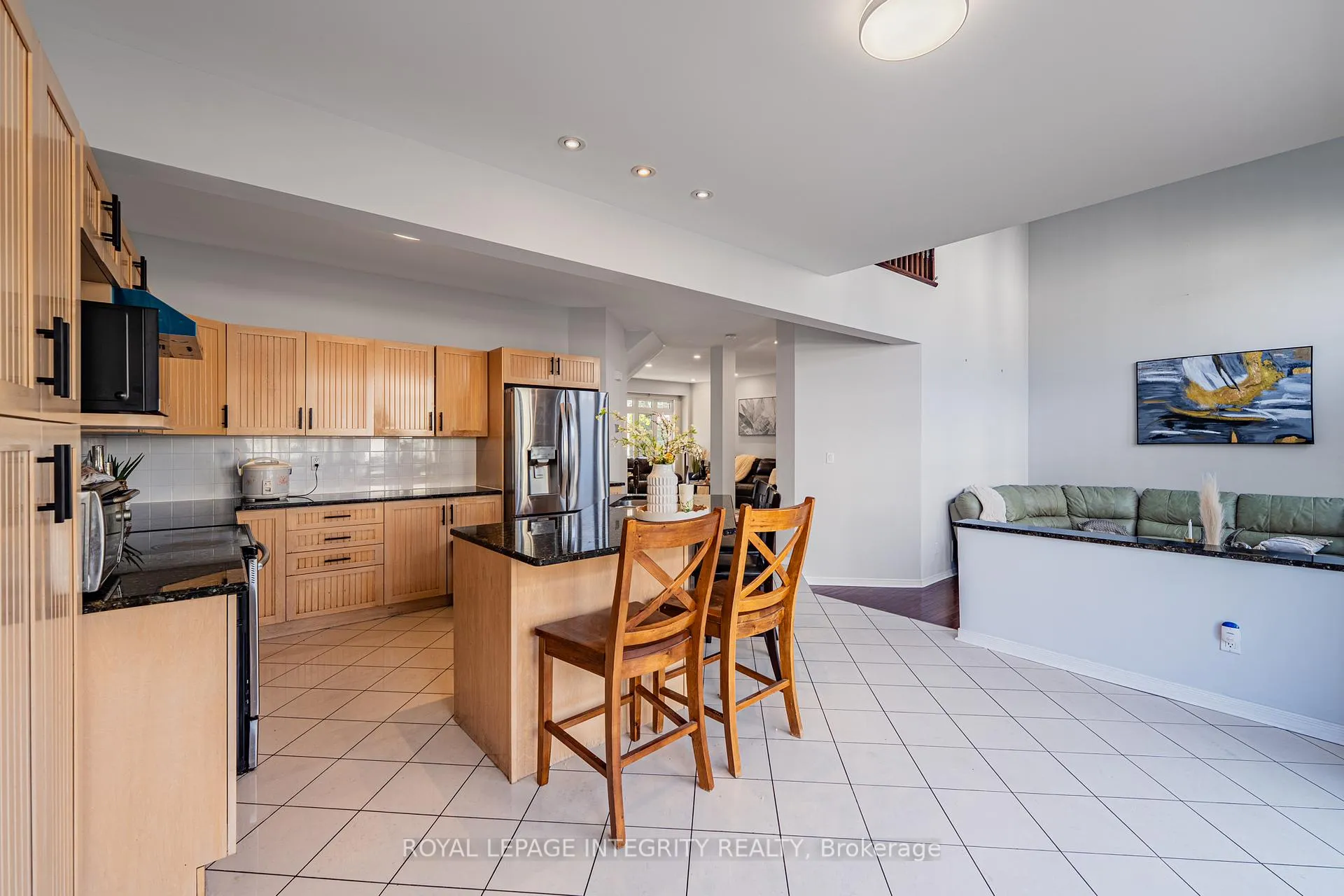 Photo 15 of 102 Whitestone Drive, Ottawa, Central Park — HOMEH