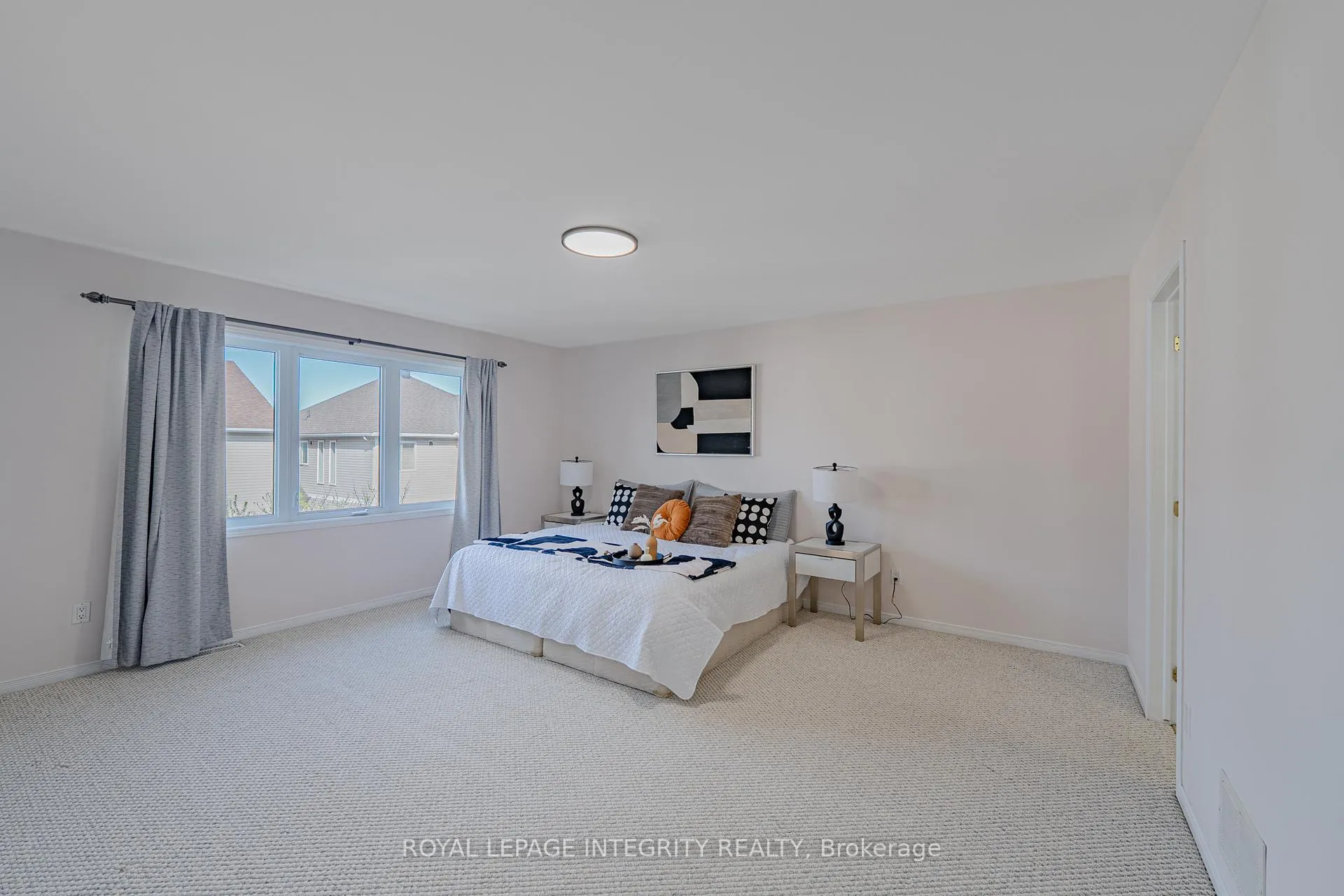 Photo 18 of 102 Whitestone Drive, Ottawa, Central Park — HOMEH