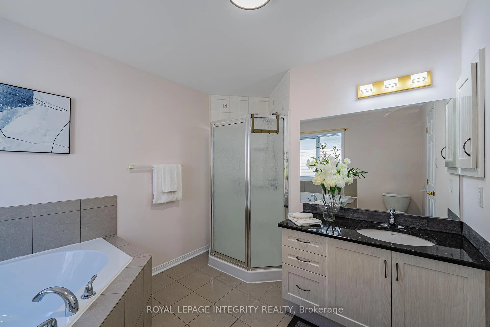 Photo 20 of 102 Whitestone Drive, Ottawa, Central Park — HOMEH