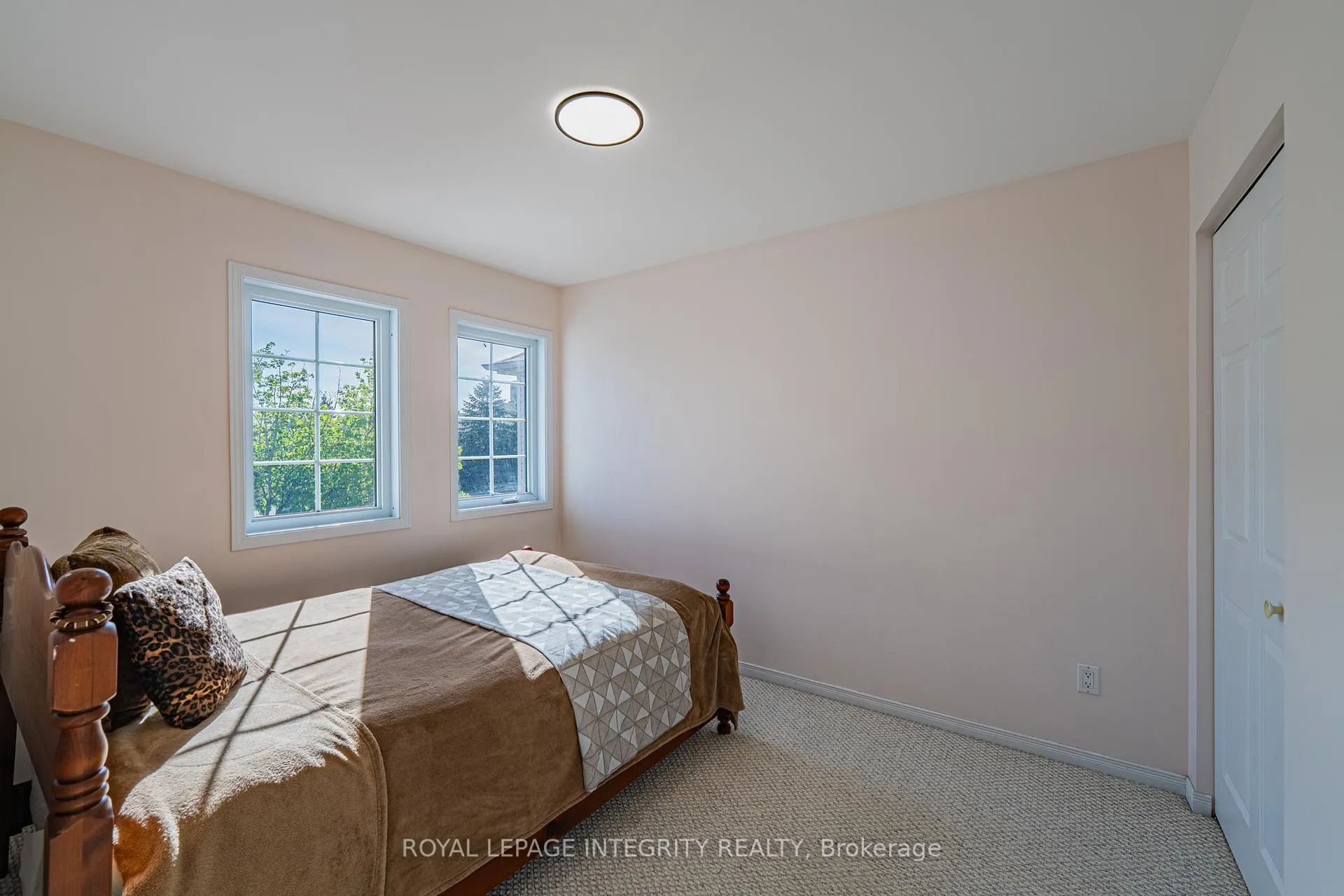 Photo 23 of 102 Whitestone Drive, Ottawa, Central Park — HOMEH