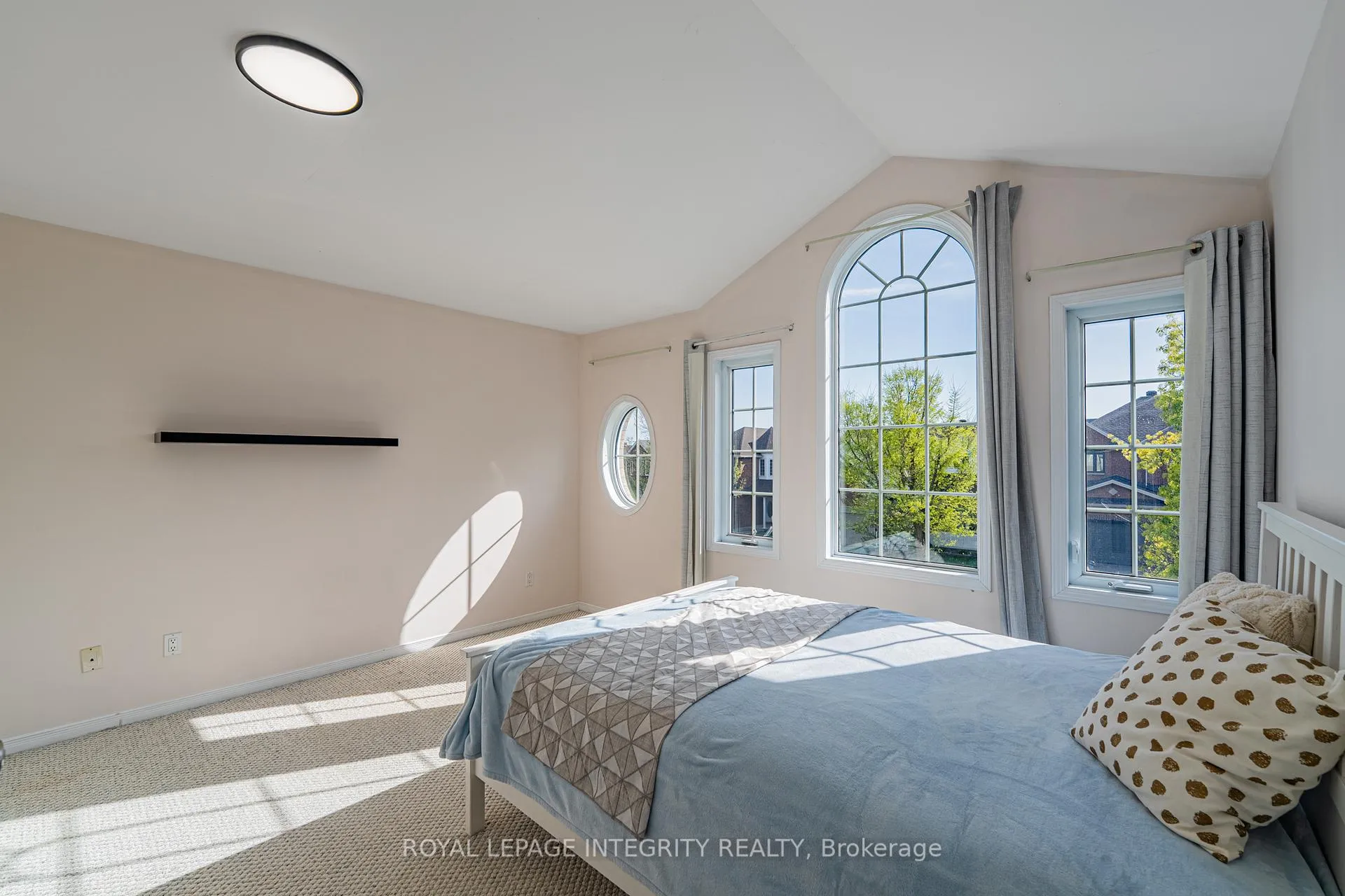Photo 26 of 102 Whitestone Drive, Ottawa, Central Park — HOMEH