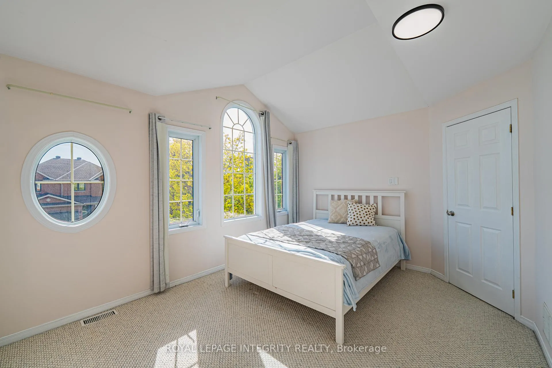 Photo 27 of 102 Whitestone Drive, Ottawa, Central Park — HOMEH