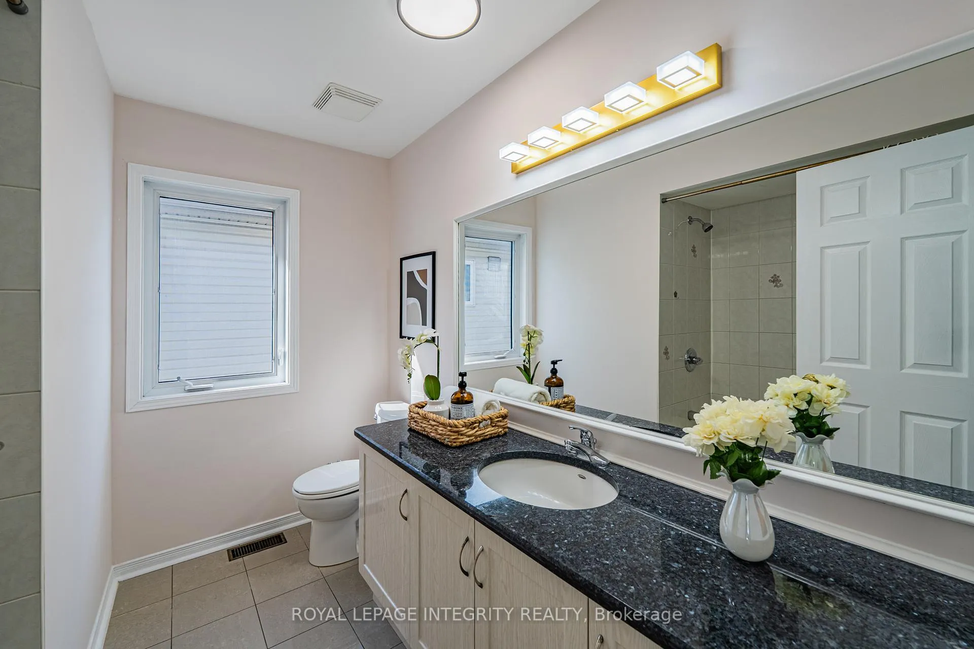 Photo 30 of 102 Whitestone Drive, Ottawa, Central Park — HOMEH