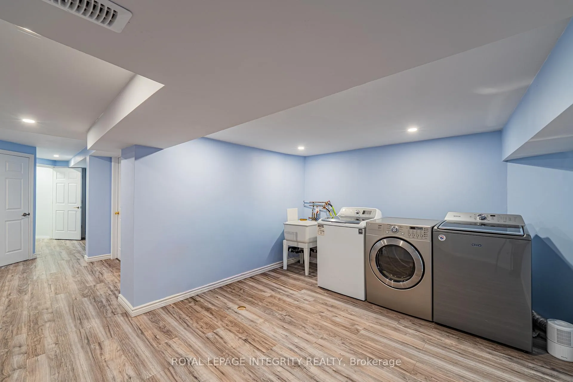 Photo 33 of 102 Whitestone Drive, Ottawa, Central Park — HOMEH