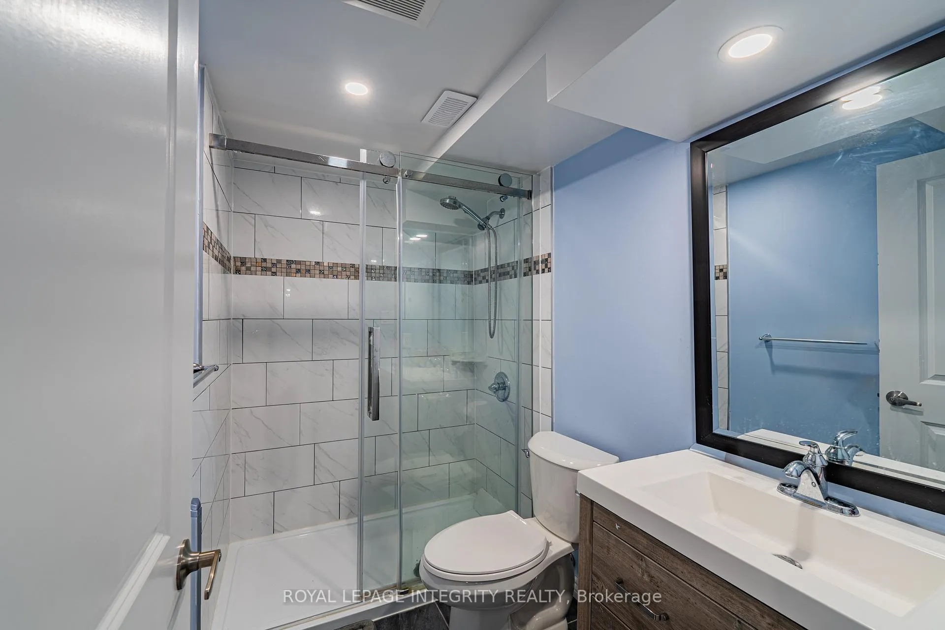 Photo 34 of 102 Whitestone Drive, Ottawa, Central Park — HOMEH