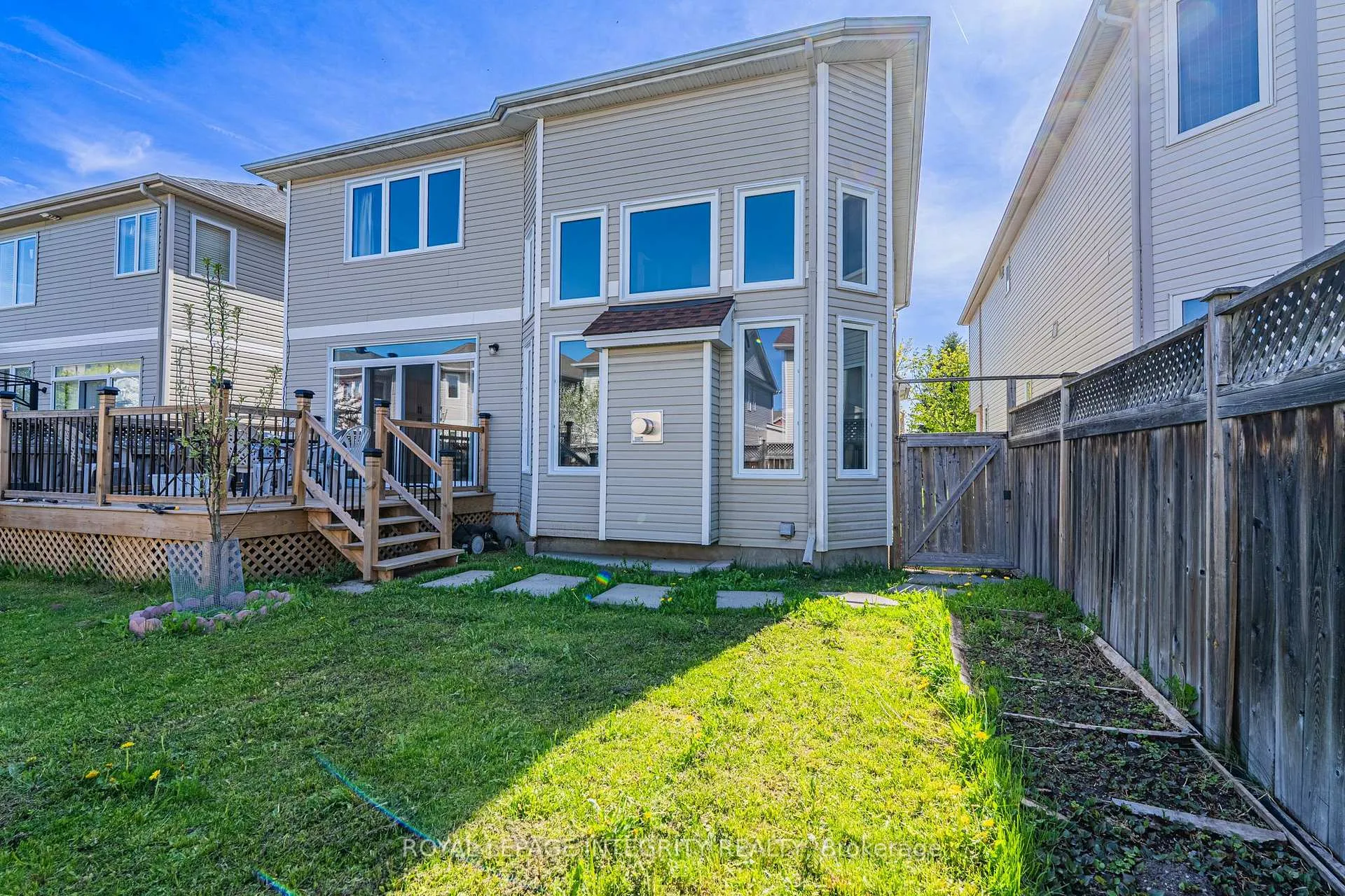 Photo 37 of 102 Whitestone Drive, Ottawa, Central Park — HOMEH