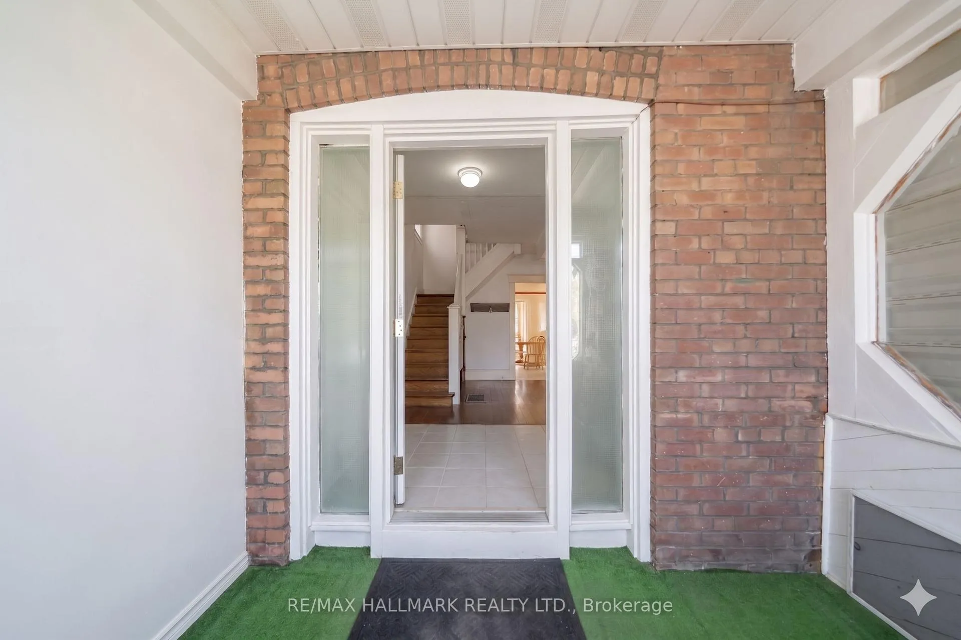 Photo 2 of 31 Gates Avenue, Toronto, East End-Danforth — HOMEH