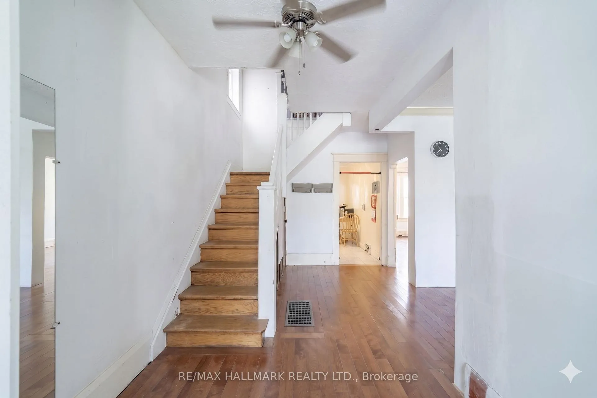 Photo 3 of 31 Gates Avenue, Toronto, East End-Danforth — HOMEH