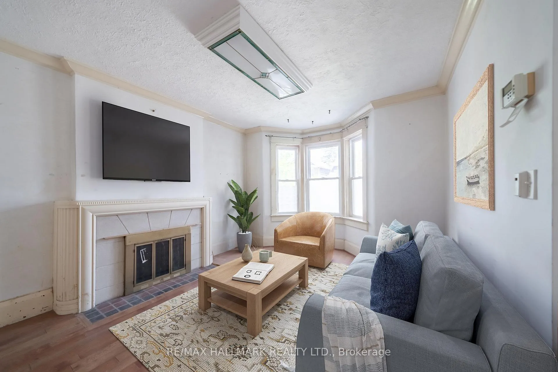 Photo 4 of 31 Gates Avenue, Toronto, East End-Danforth — HOMEH