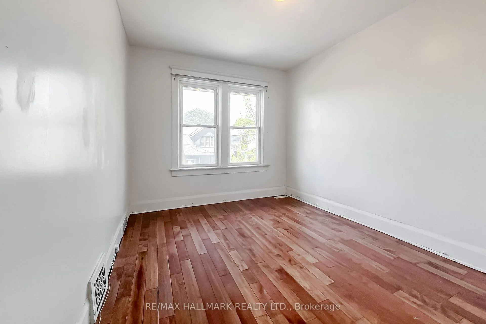 Photo 13 of 31 Gates Avenue, Toronto, East End-Danforth — HOMEH