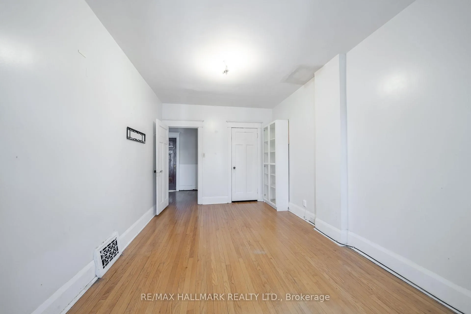 Photo 19 of 31 Gates Avenue, Toronto, East End-Danforth — HOMEH