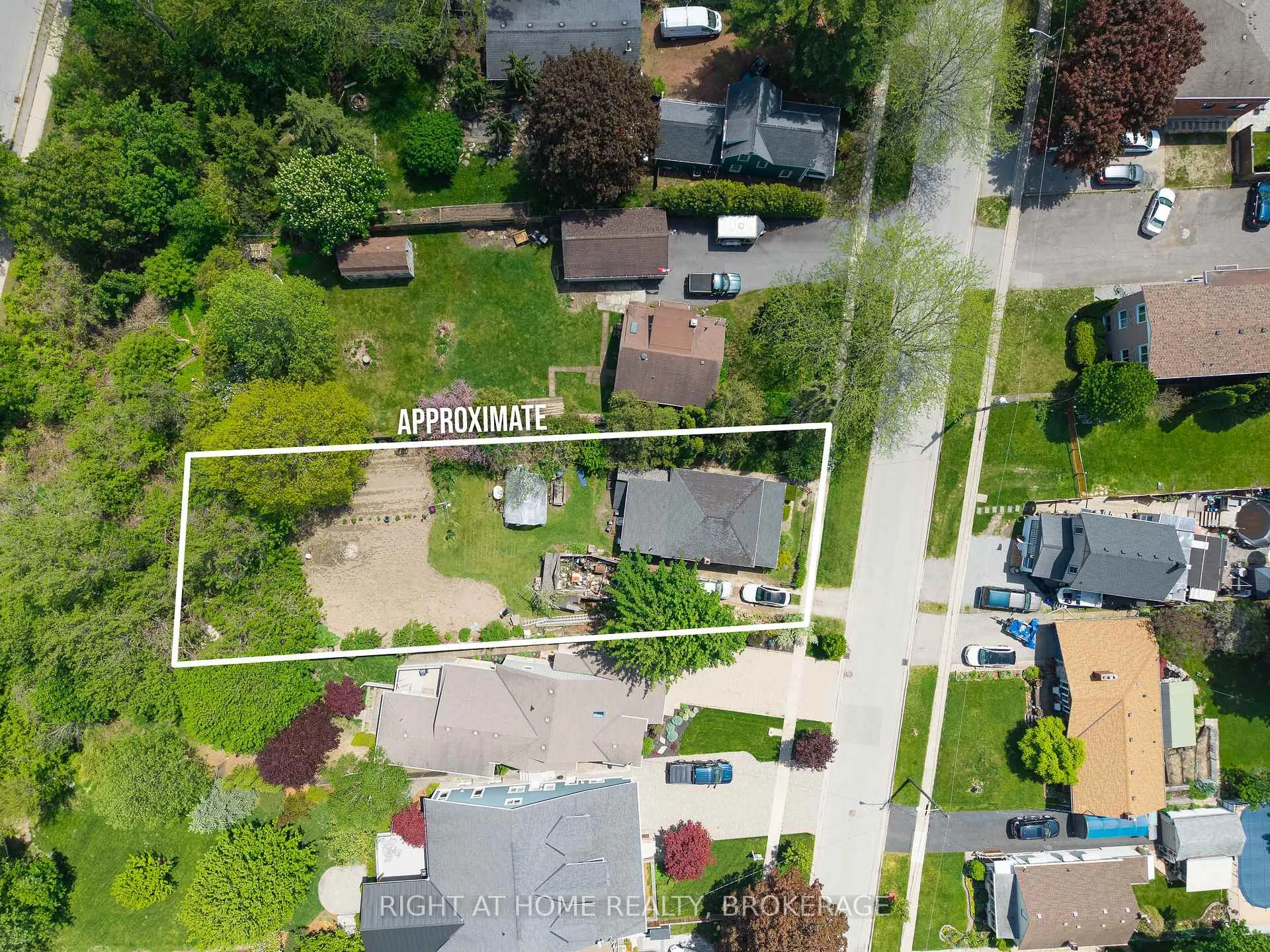 Photo 2 of 20 John Street, St. Catharines, Port Dalhousie — HOMEH