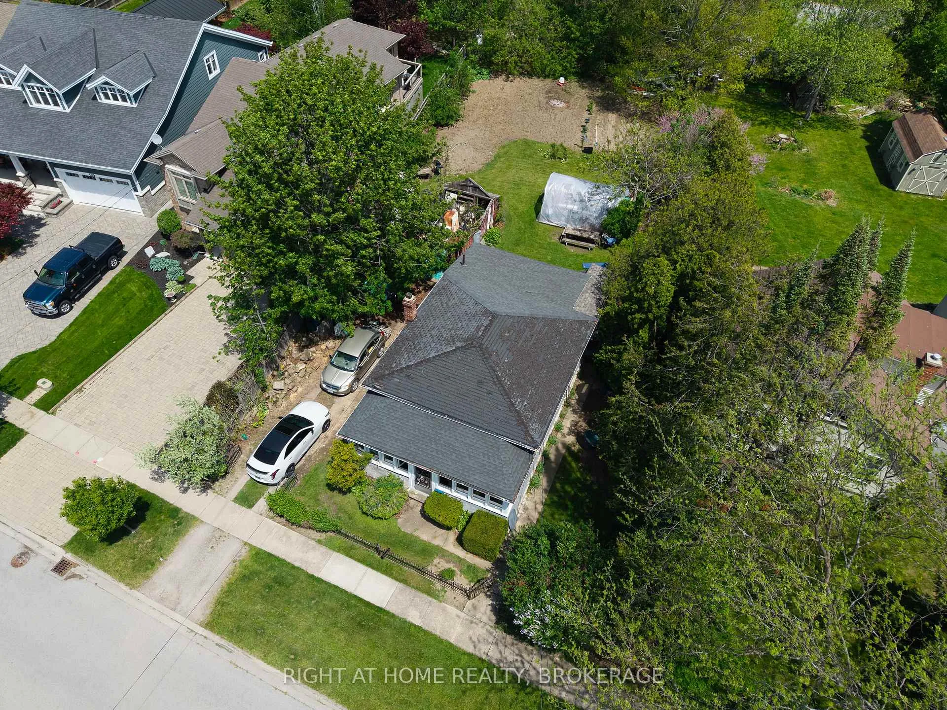 Photo 4 of 20 John Street, St. Catharines, Port Dalhousie — HOMEH