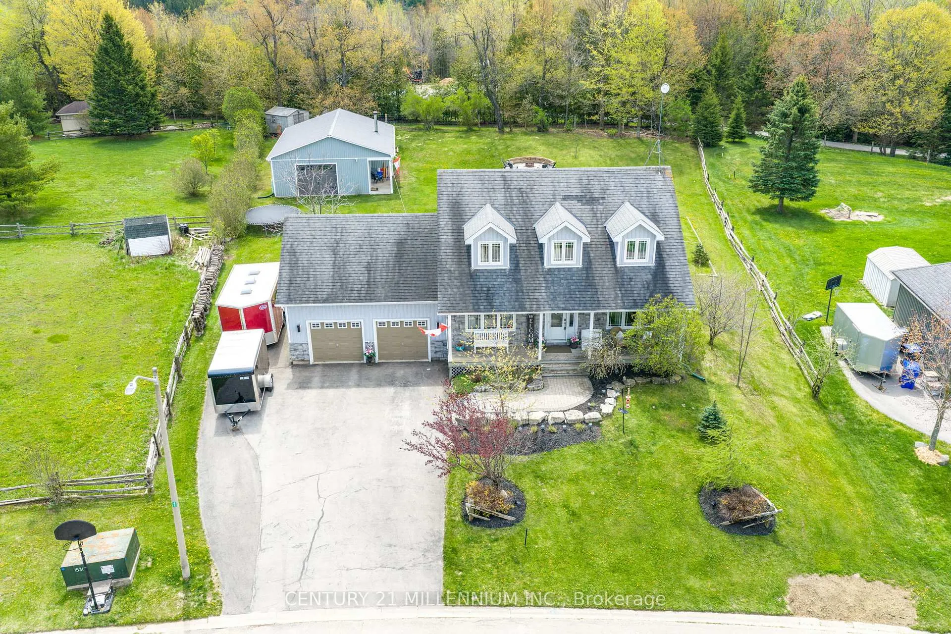 Photo 3 of 44 St John Street, Amaranth, Rural Amaranth — HOMEH