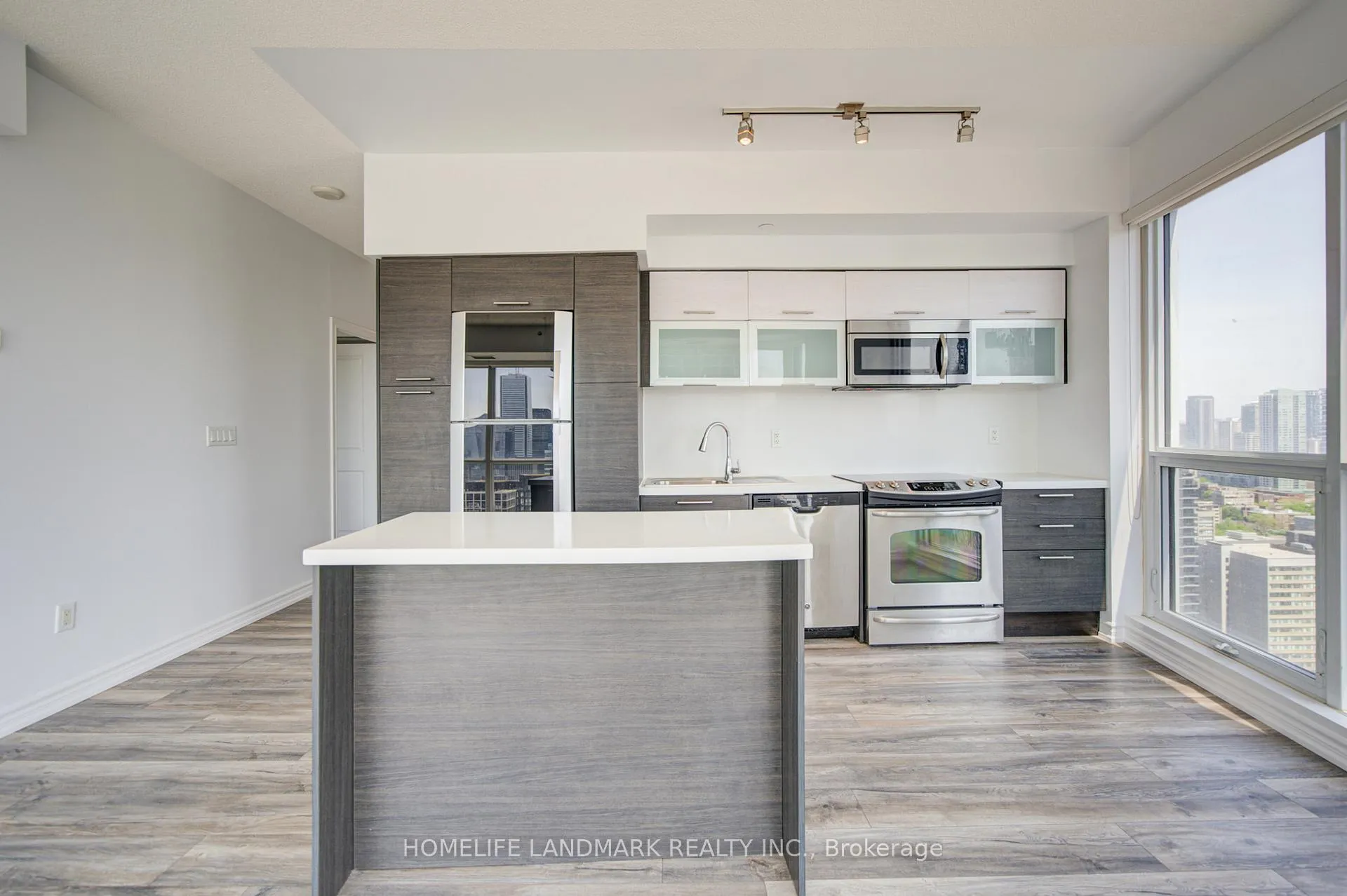 Photo 10 of Unit 3307, 386 Yonge Street, Toronto, Bay Street Corridor — HOMEH