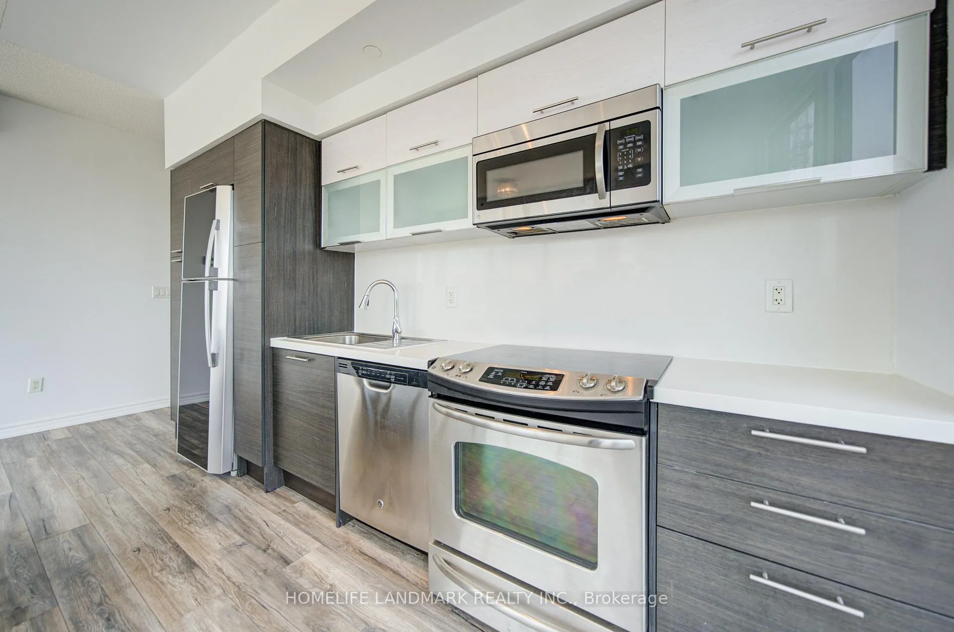 Photo 11 of Unit 3307, 386 Yonge Street, Toronto, Bay Street Corridor — HOMEH