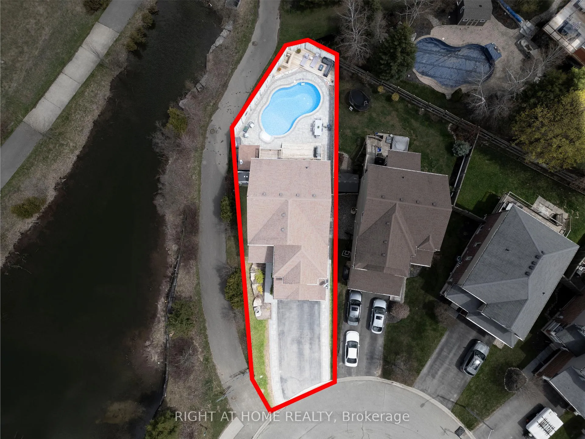 Photo 5 of 18 Samuel Court, Orangeville — HOMEH