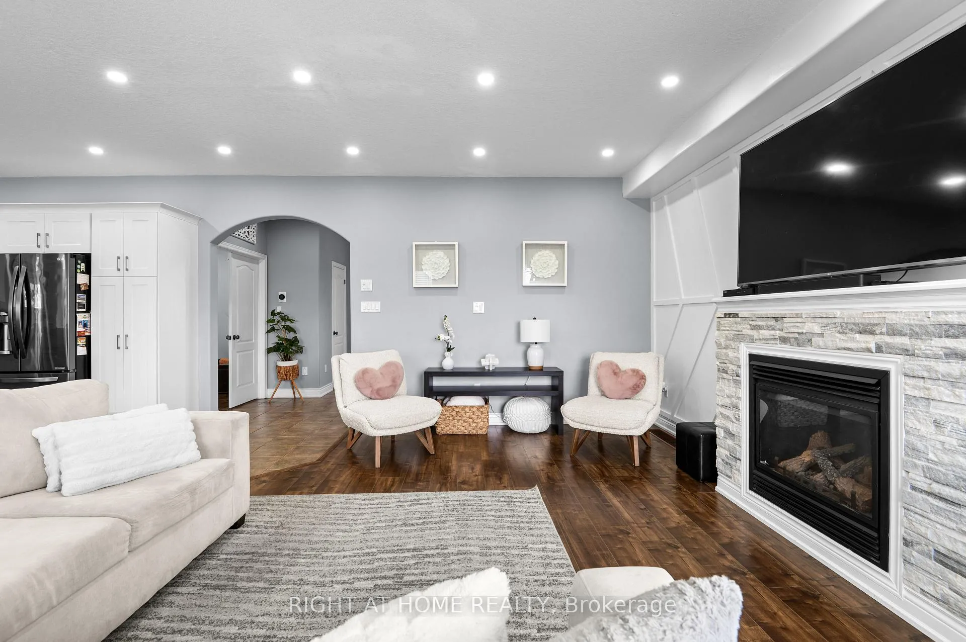 Photo 8 of 18 Samuel Court, Orangeville — HOMEH