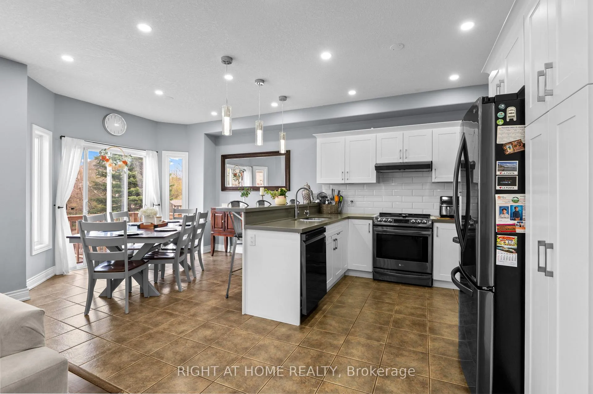 Photo 12 of 18 Samuel Court, Orangeville — HOMEH