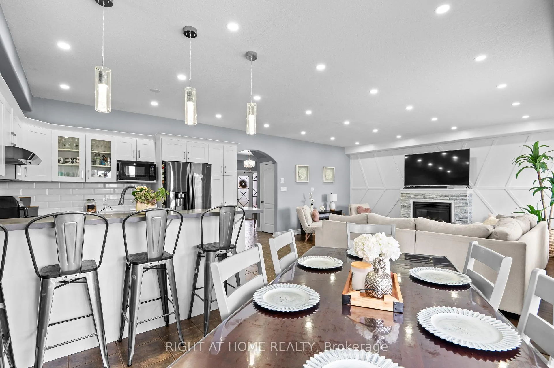 Photo 14 of 18 Samuel Court, Orangeville — HOMEH