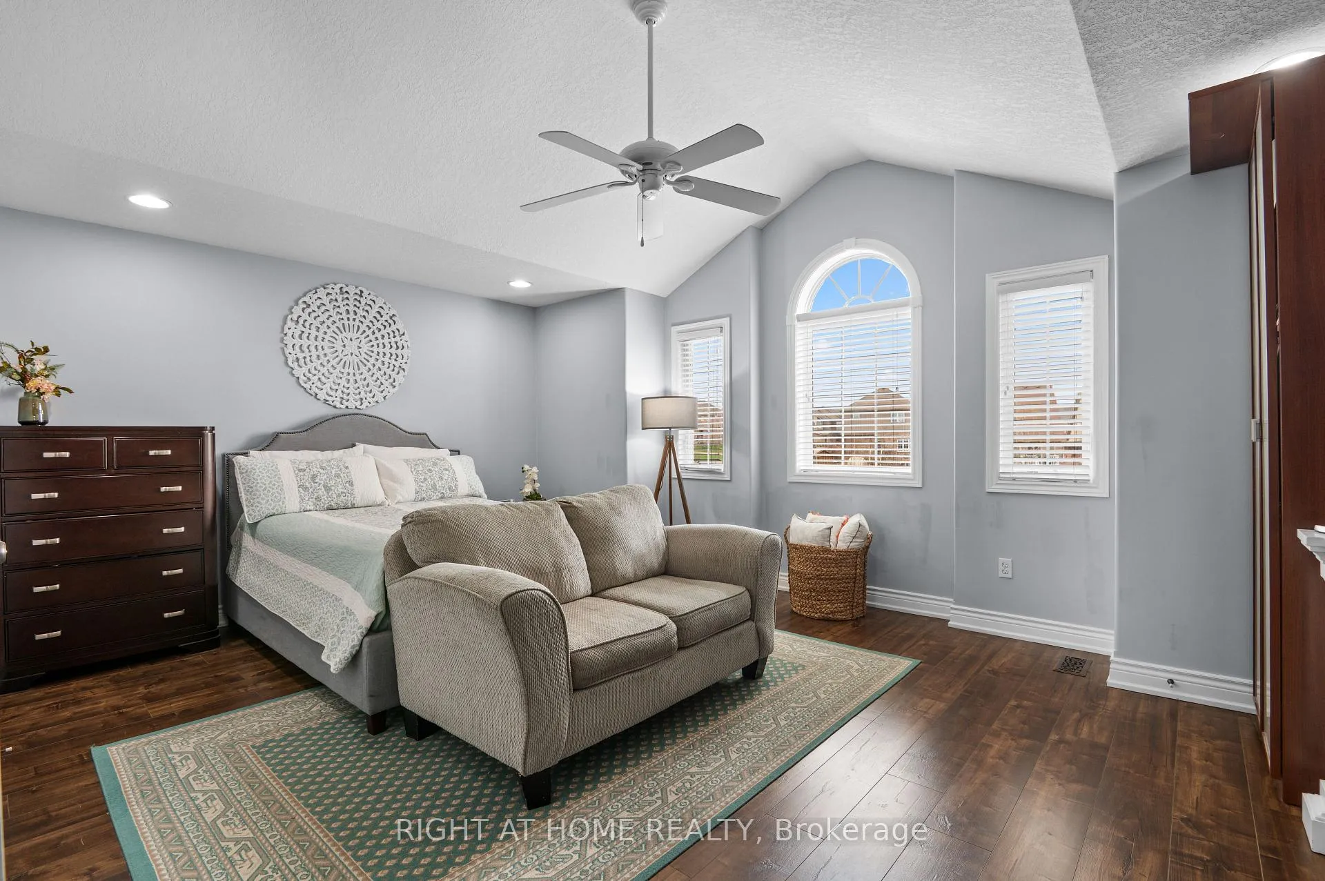 Photo 16 of 18 Samuel Court, Orangeville — HOMEH