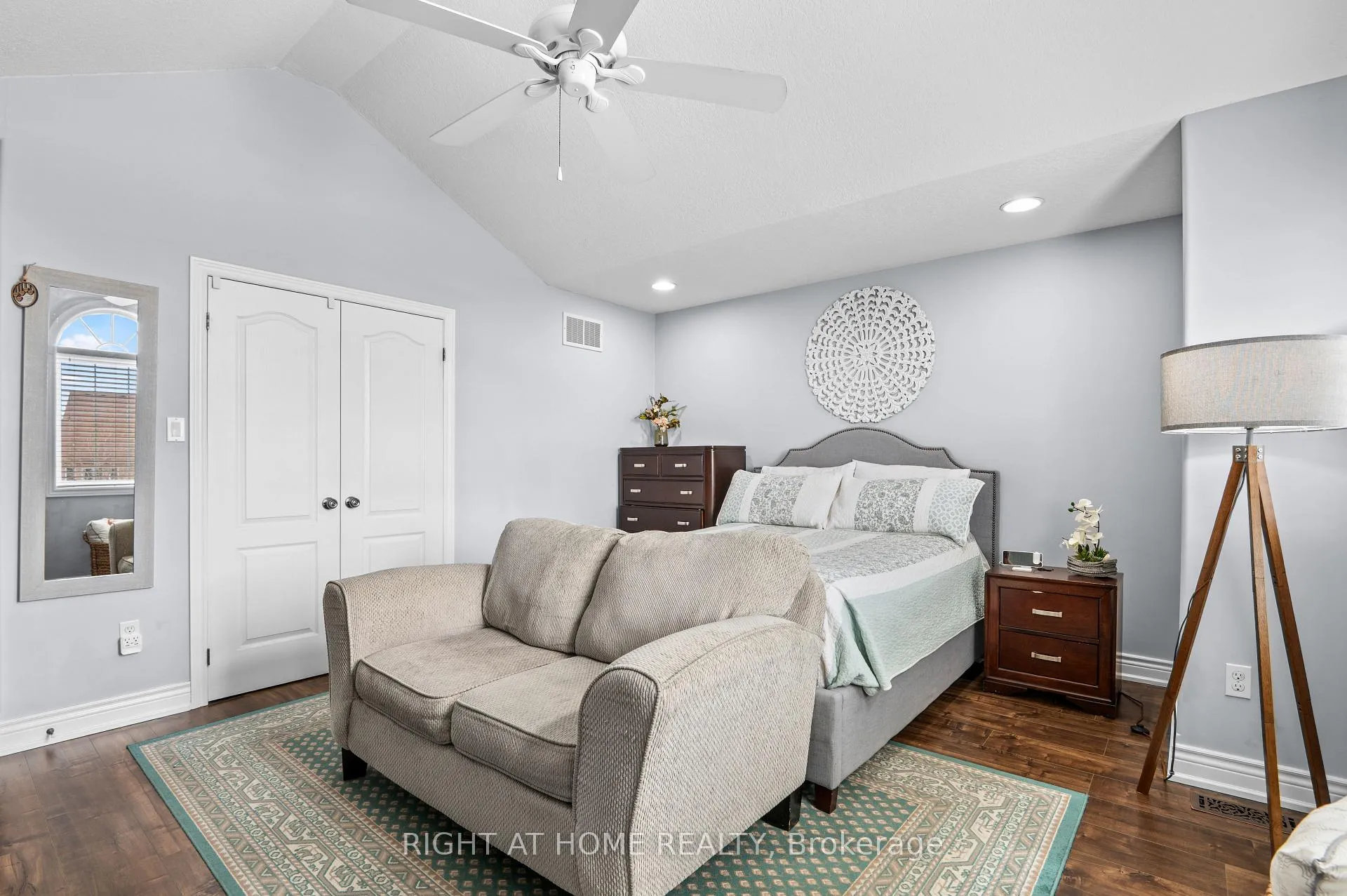 Photo 17 of 18 Samuel Court, Orangeville — HOMEH
