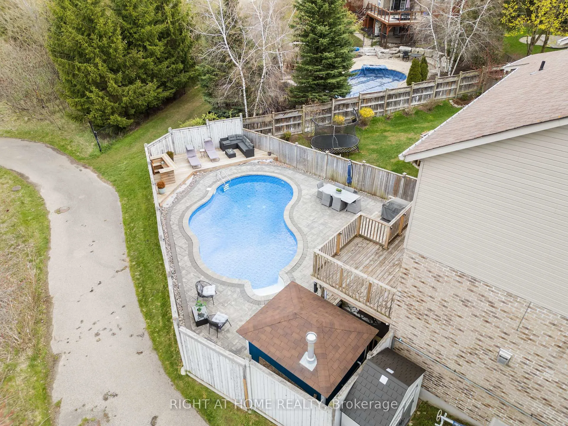 Photo 25 of 18 Samuel Court, Orangeville — HOMEH