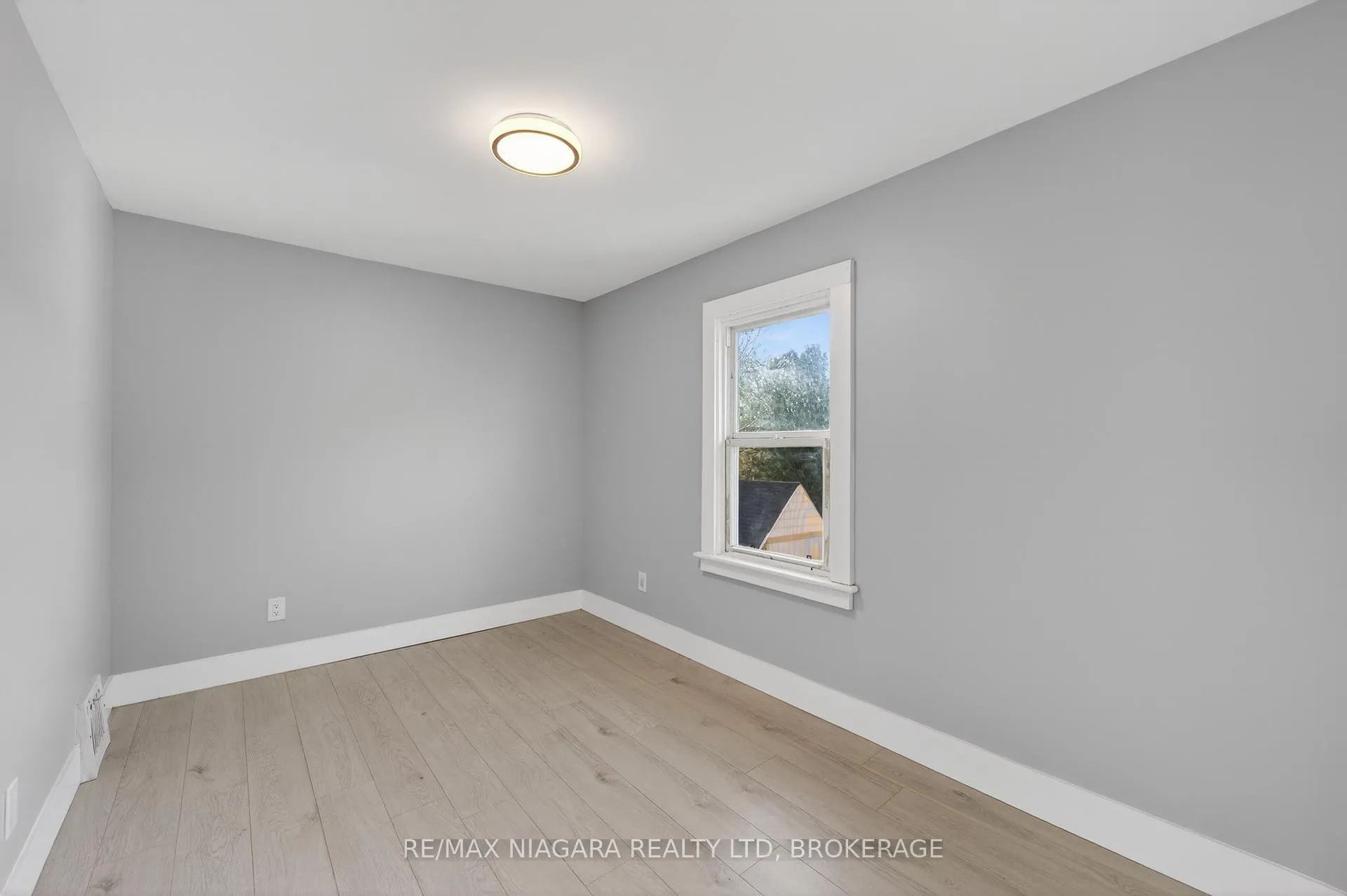 Photo 21 of 173 Lake Street, St. Catharines, Downtown — HOMEH