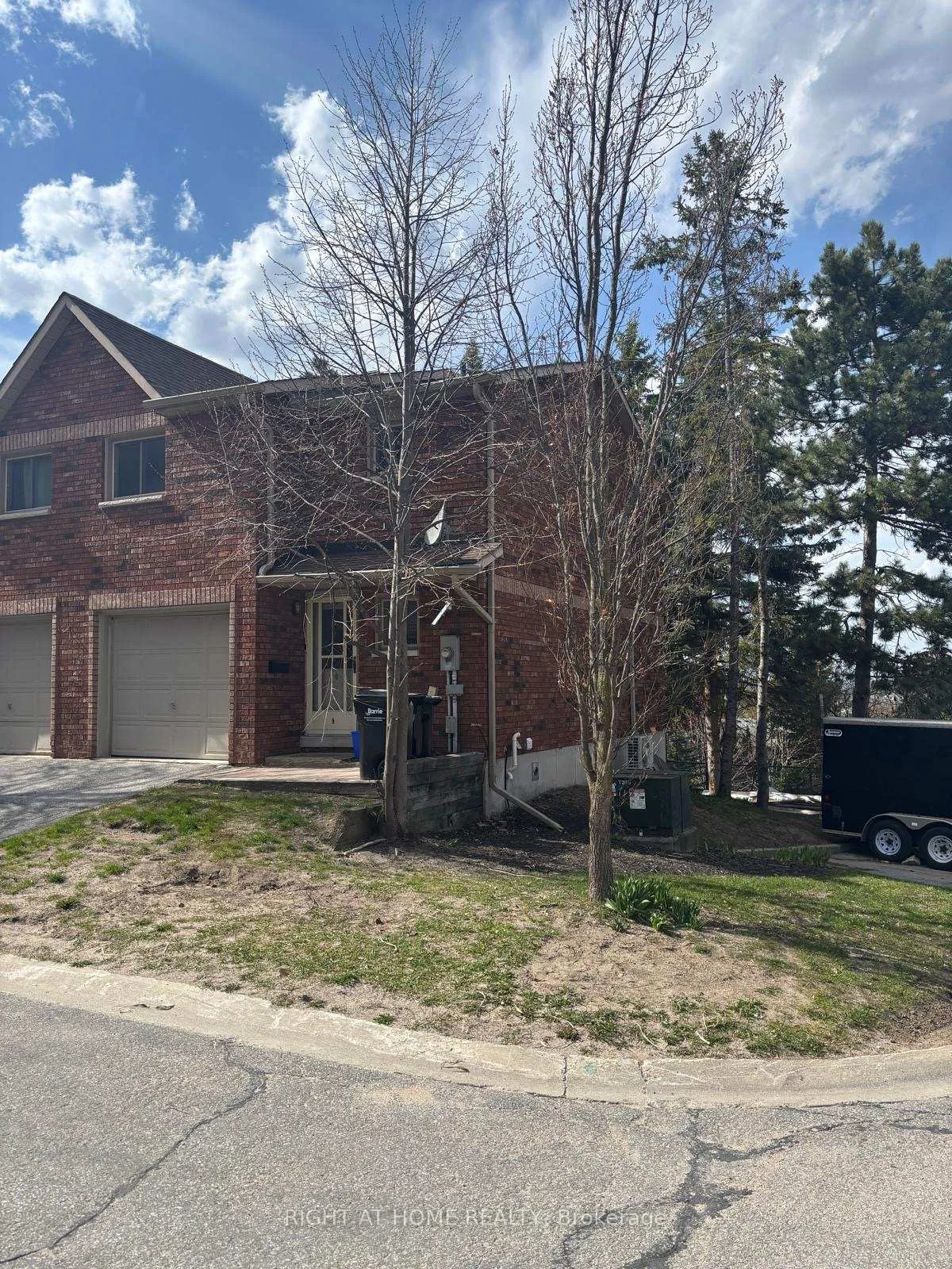 Photo 2 of Unit Unit 2, 9 Quail Crescent, Barrie, Ardagh — HOMEH