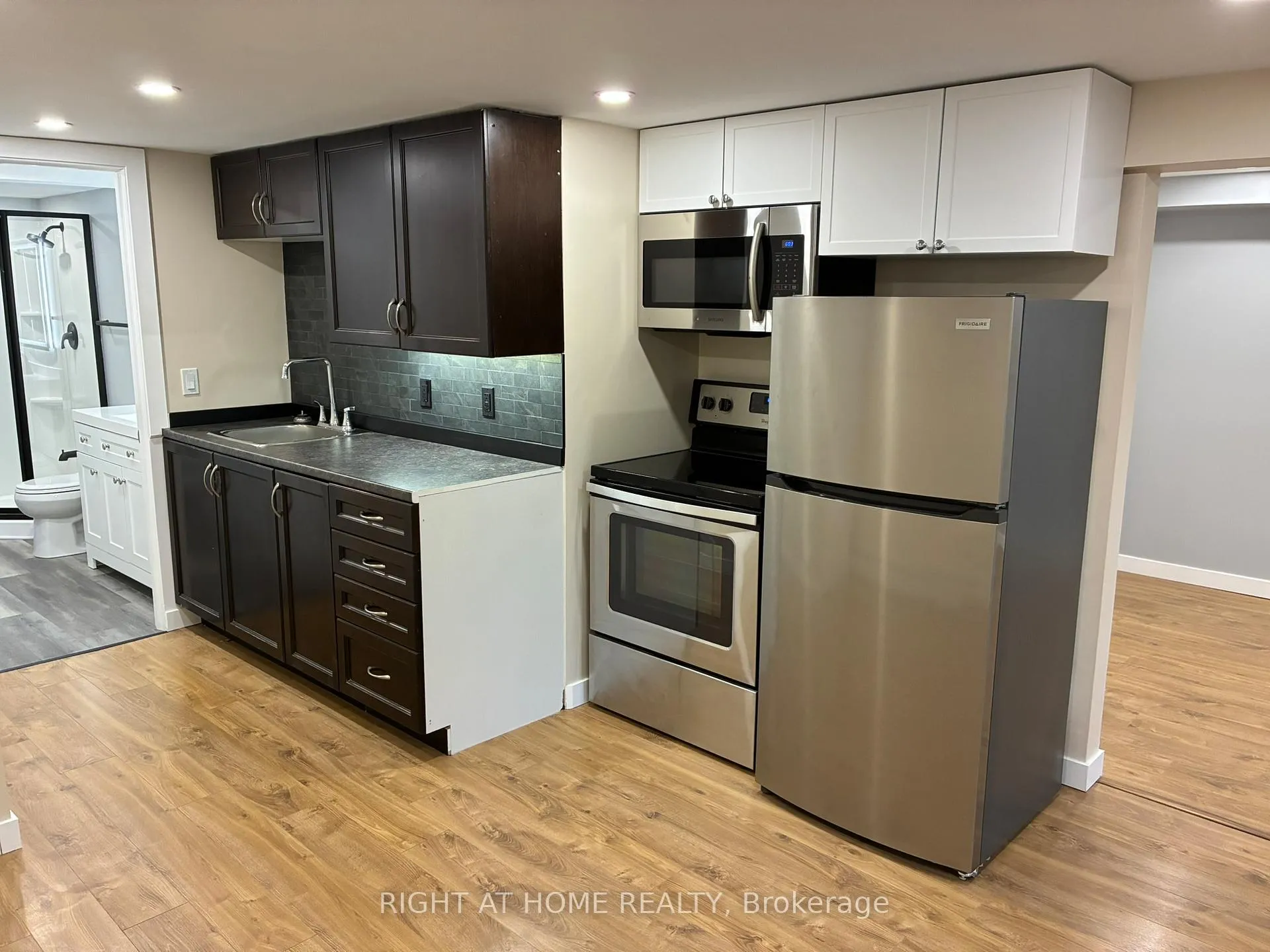Photo 3 of Unit Unit 2, 9 Quail Crescent, Barrie, Ardagh — HOMEH
