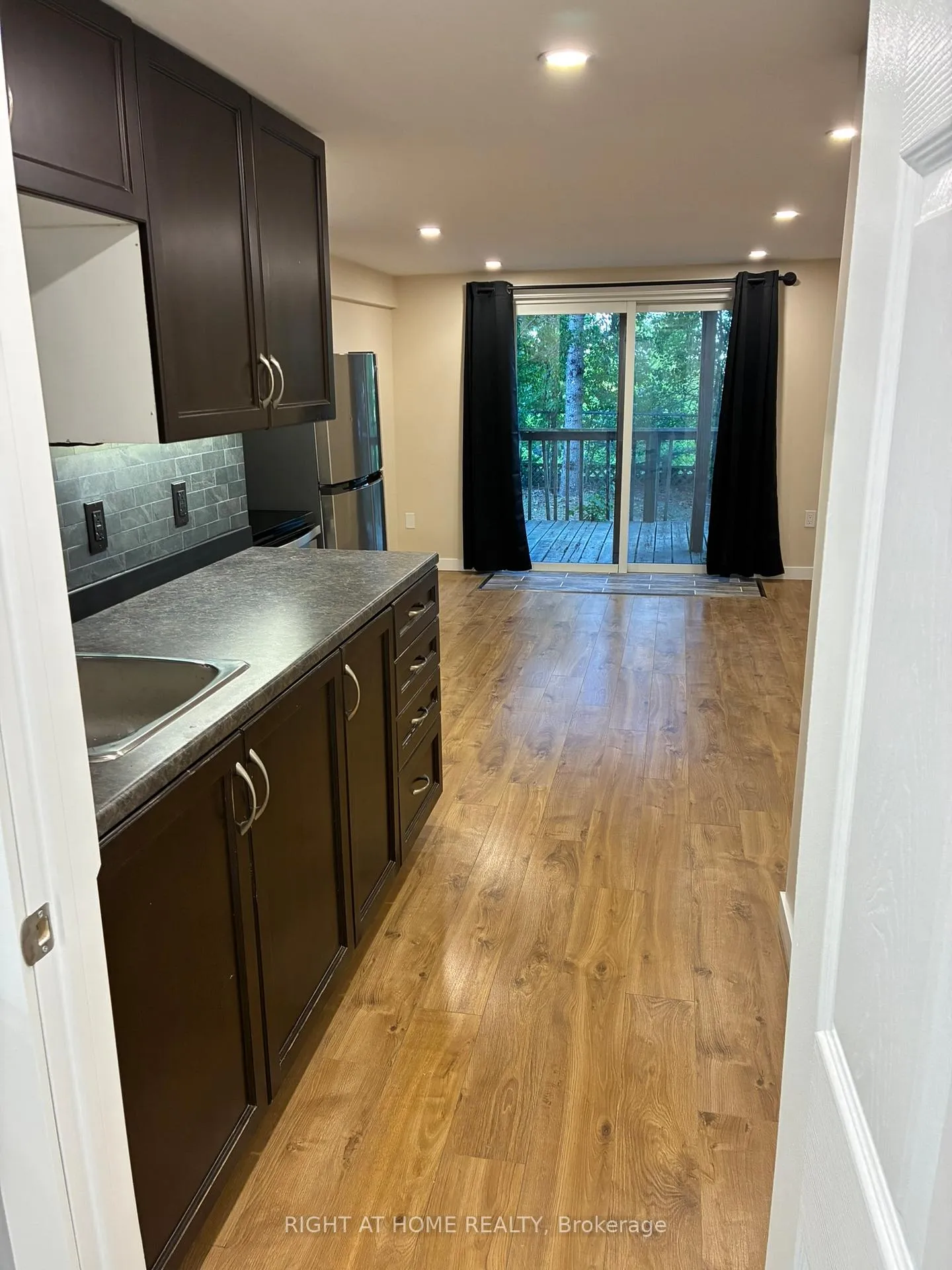 Photo 5 of Unit Unit 2, 9 Quail Crescent, Barrie, Ardagh — HOMEH