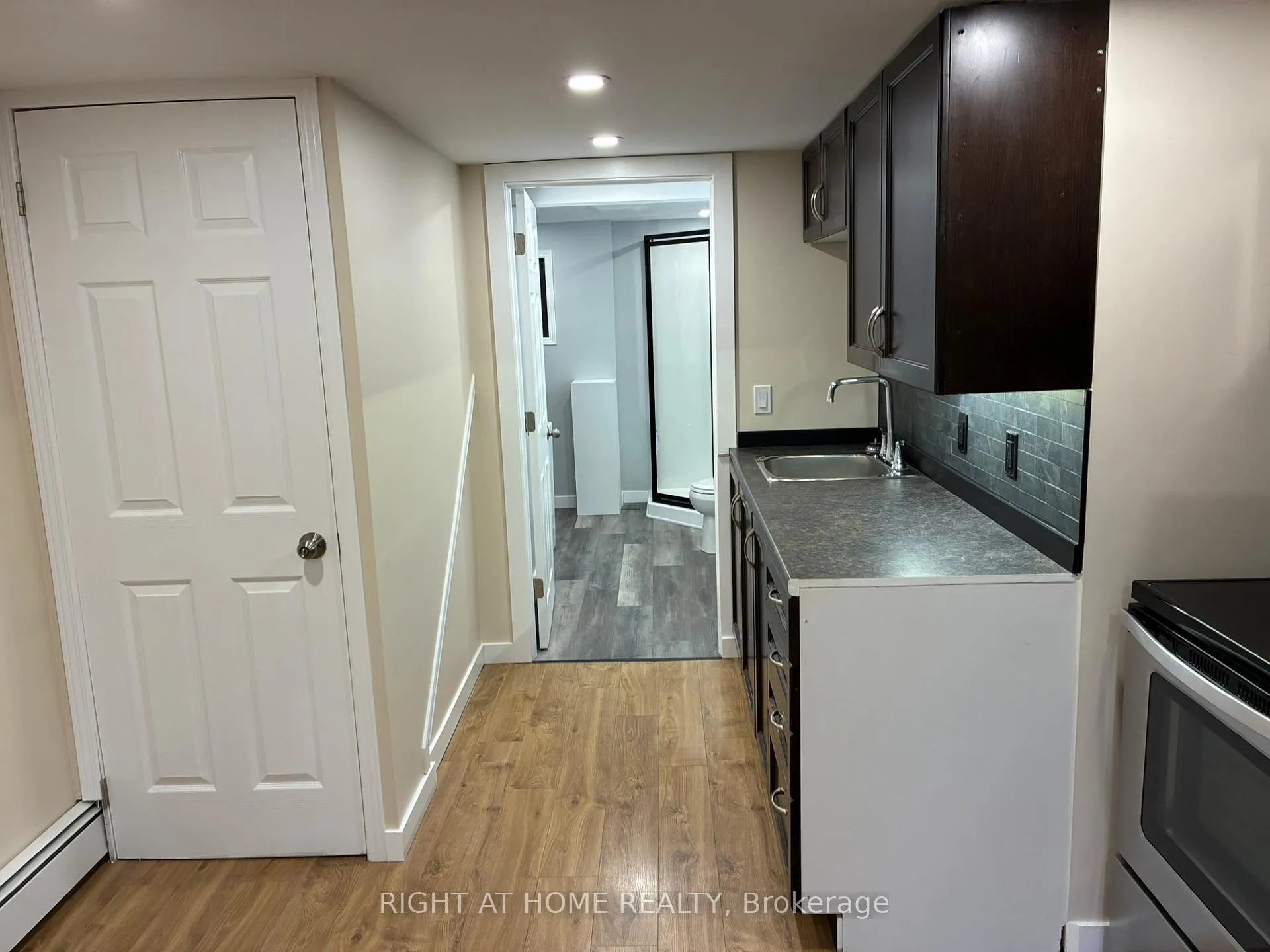 Photo 6 of Unit Unit 2, 9 Quail Crescent, Barrie, Ardagh — HOMEH