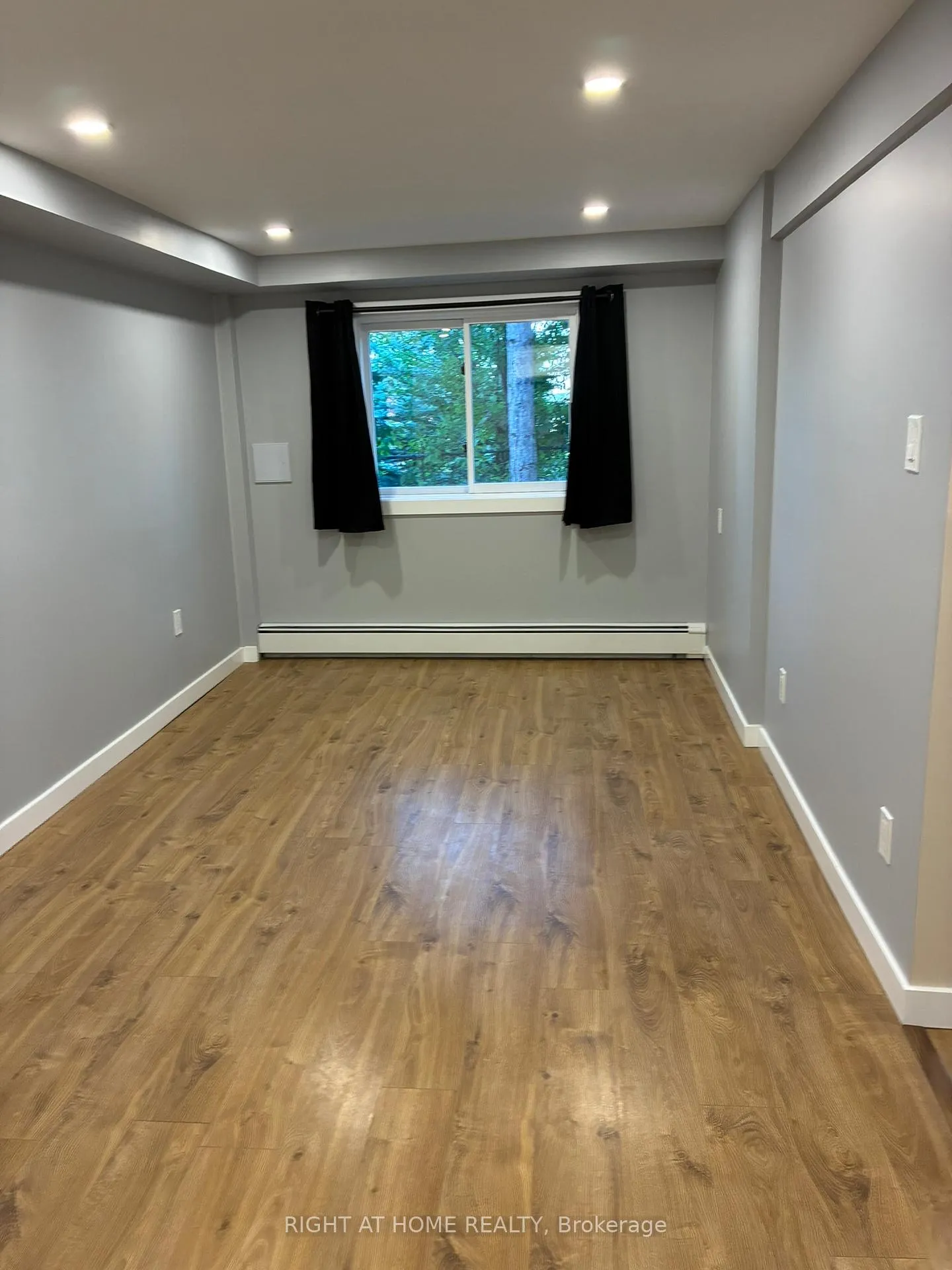 Photo 11 of Unit Unit 2, 9 Quail Crescent, Barrie, Ardagh — HOMEH
