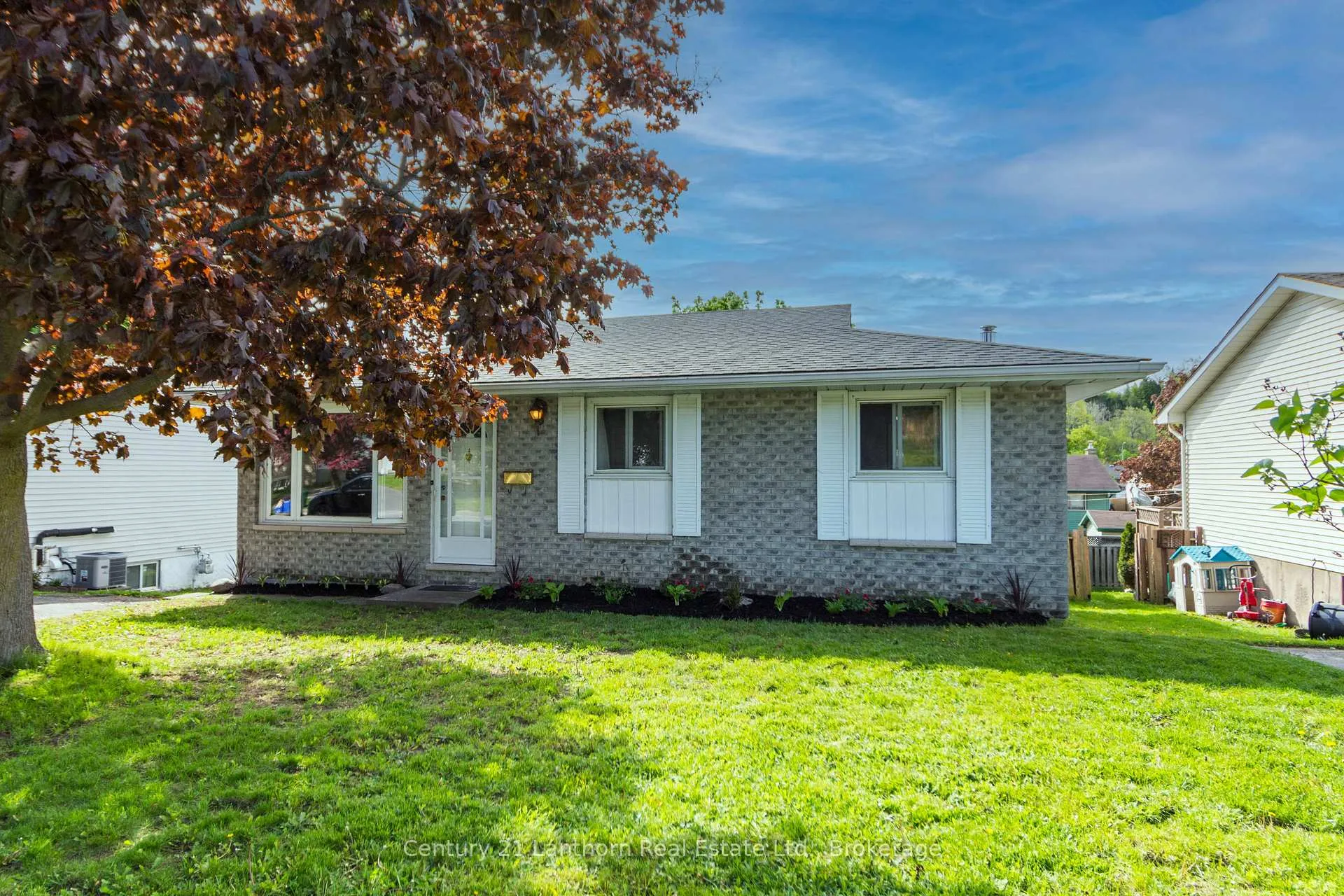 Photo 3 of 33 Van Alstine Drive, Quinte West, Trenton Ward — HOMEH