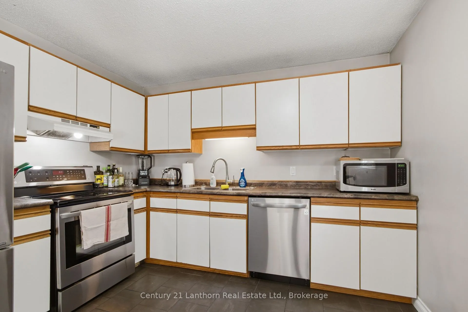 Photo 11 of 33 Van Alstine Drive, Quinte West, Trenton Ward — HOMEH